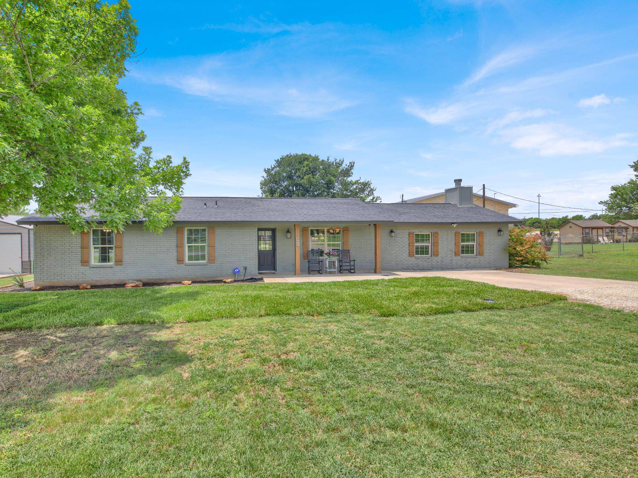 301 N 8th ST, Jarrell, TX 76537