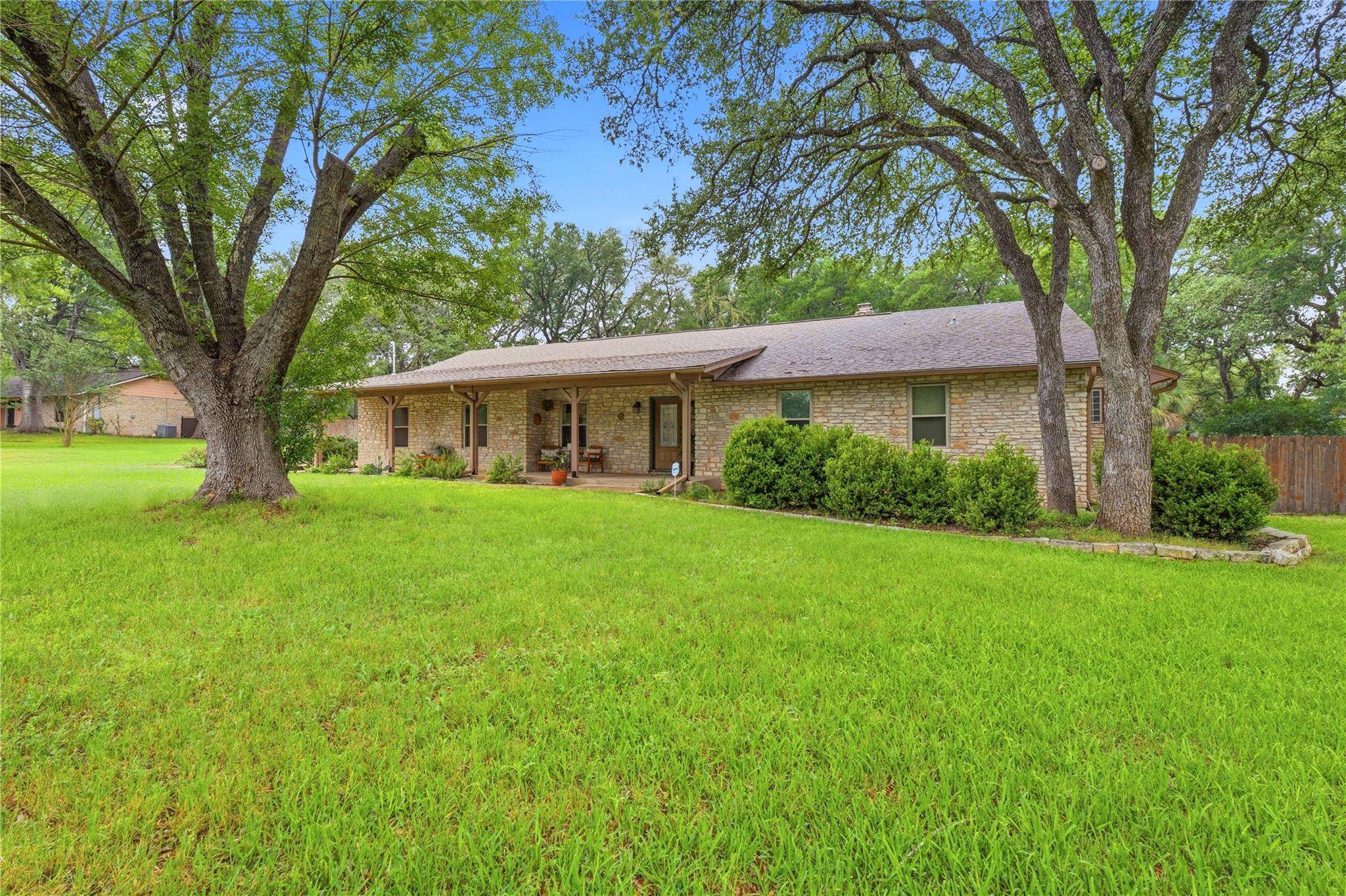 203 Leisurewoods DR, Buda, TX 78610