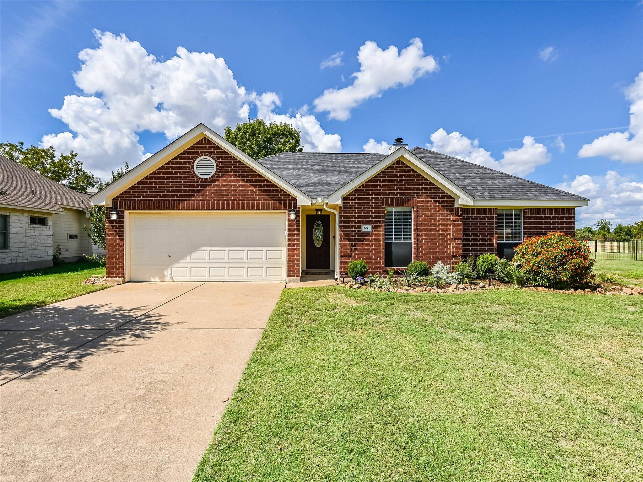 106 Swan CT, Bastrop, TX 78602