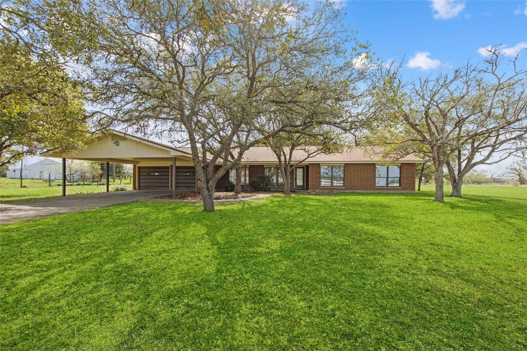 1279 County Road 208, Giddings, TX 78942