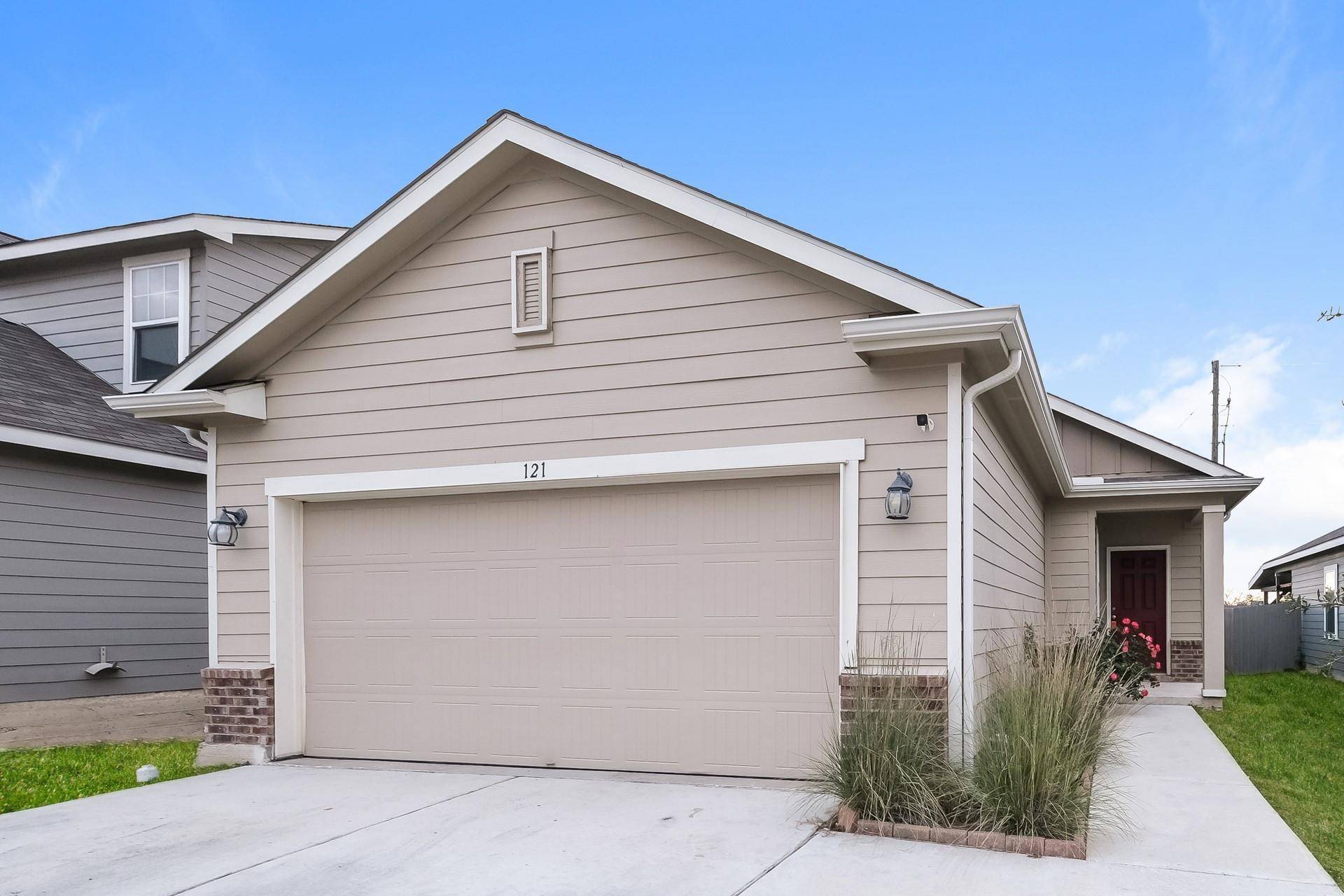 121 Rainey DR, Jarrell, TX 76537