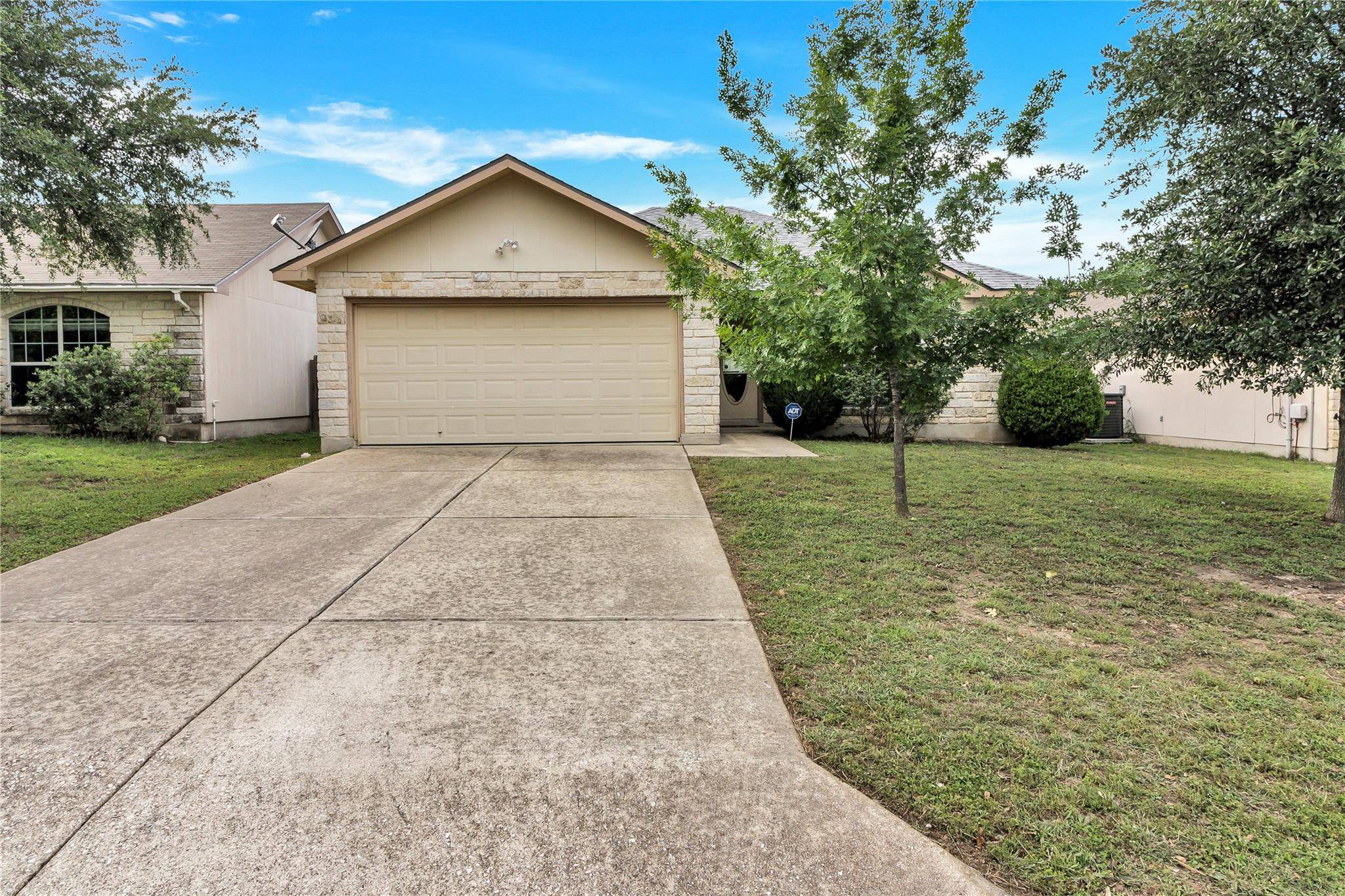 325 Moonstone DR, Jarrell, TX 76537