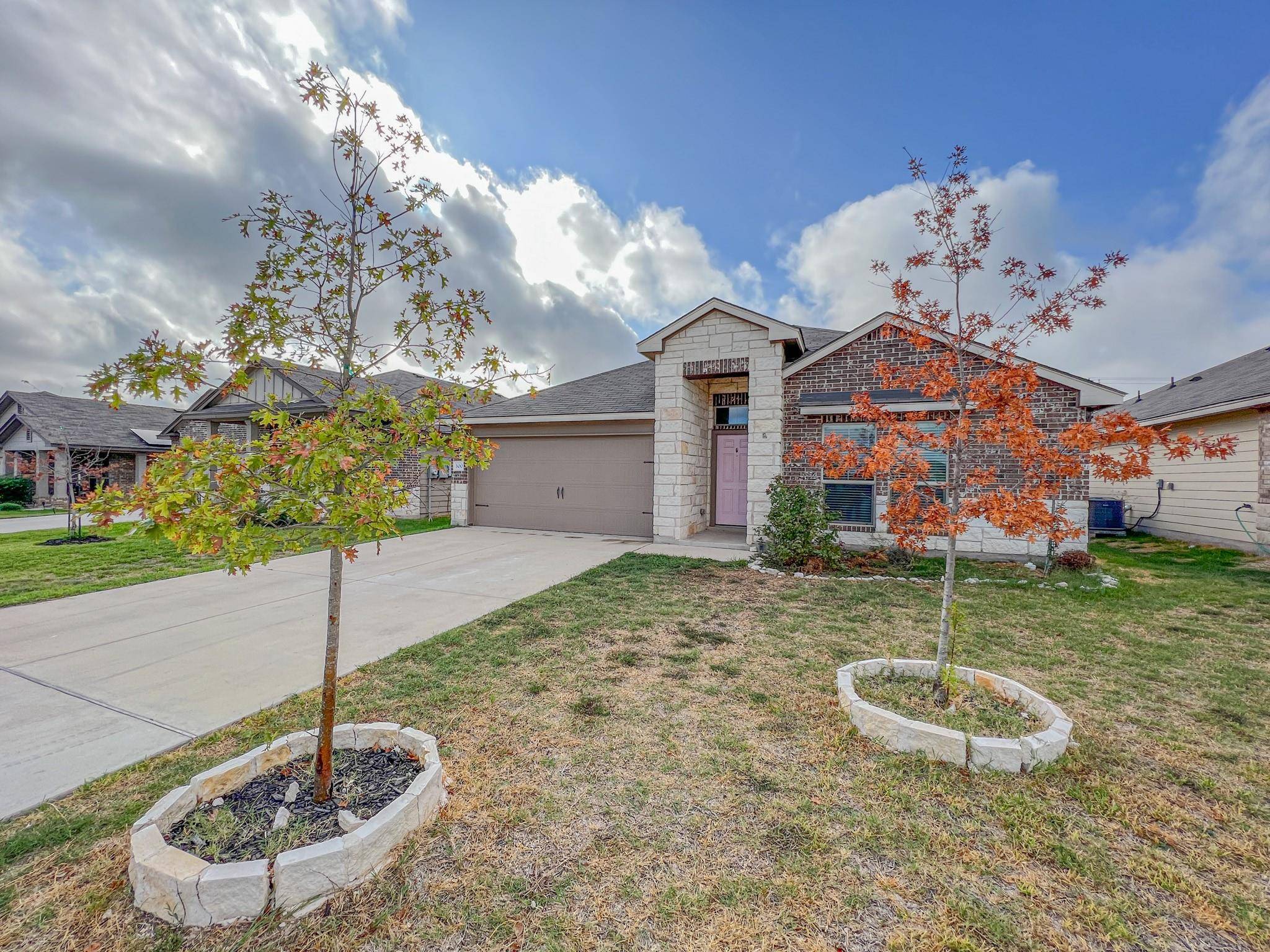 300 UNCLE BILLY WAY, Jarrell, TX 76537