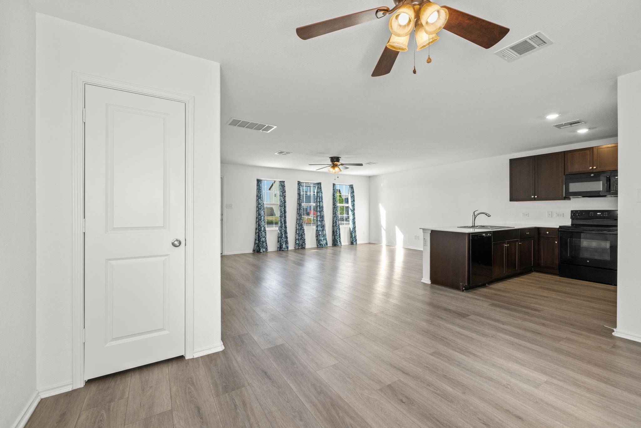 117 Hasty Heart CT, Jarrell, TX 76537