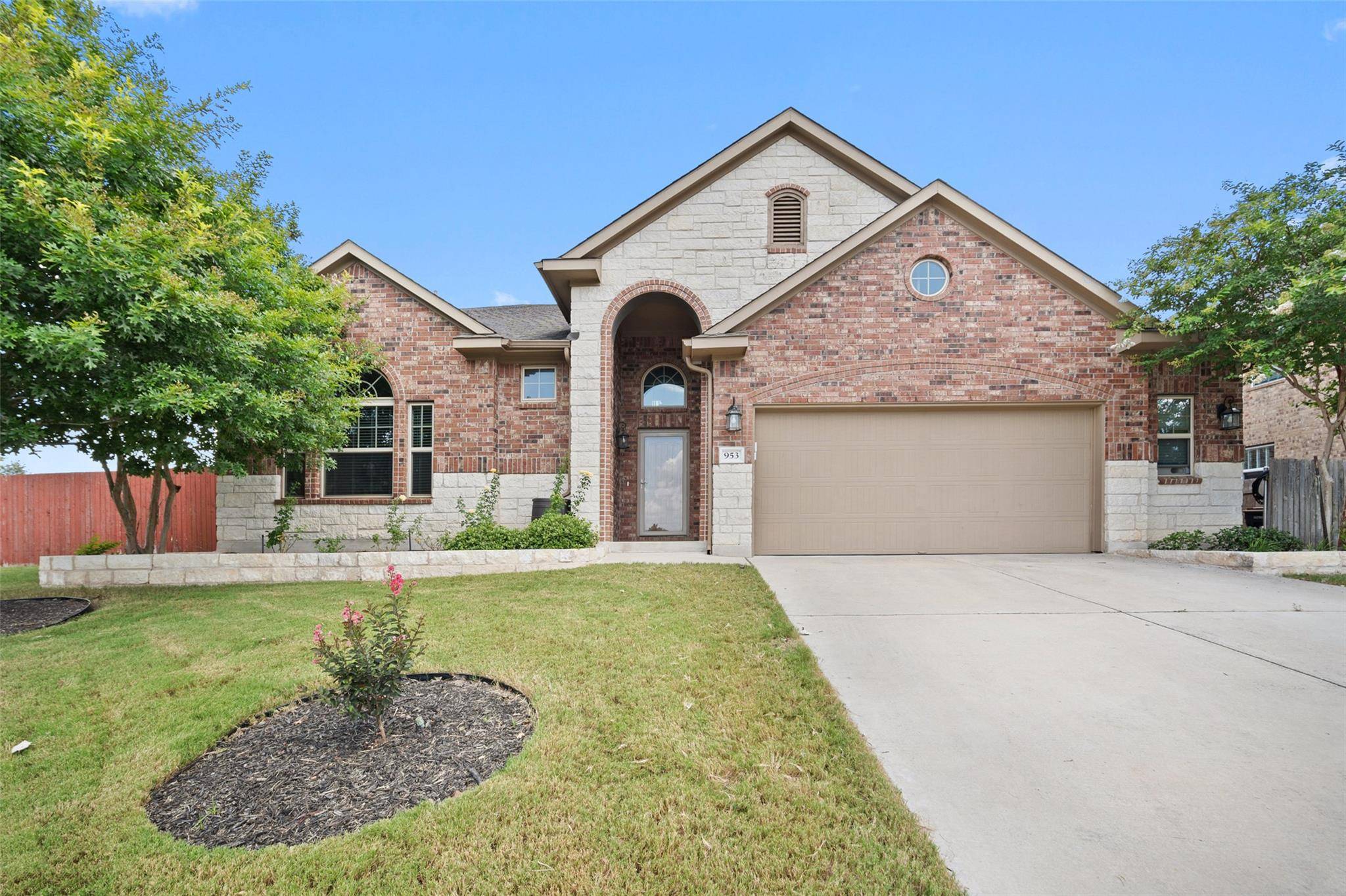 953 Vista Gardens DR, Buda, TX 78610