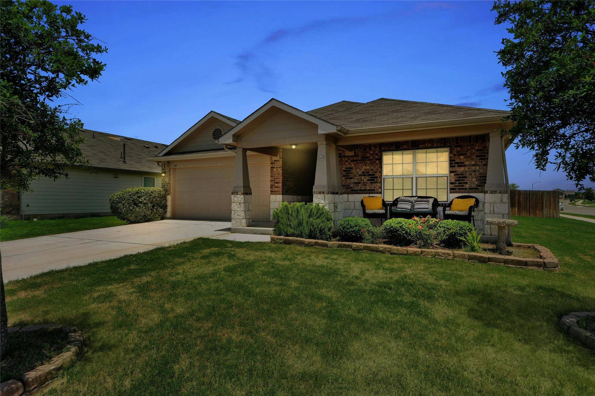 207 Marimoor DR, Hutto, TX 78634