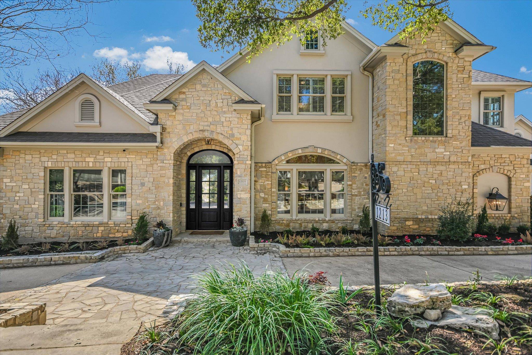 1213 Havre Lafitte DR, Austin, TX 78746