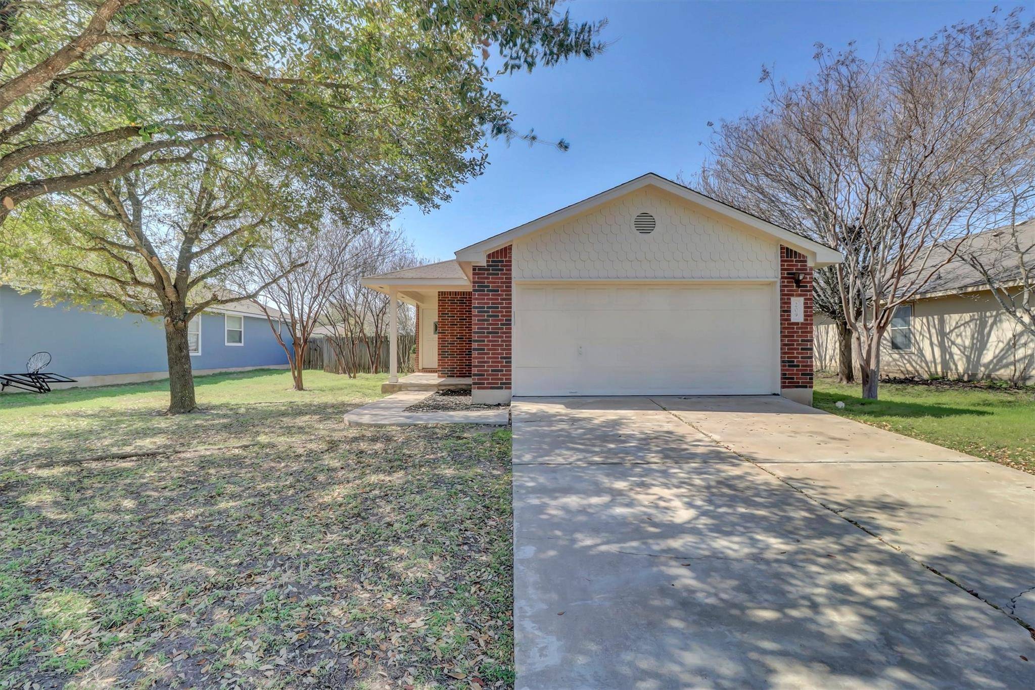 209 Madison LN, Hutto, TX 78634