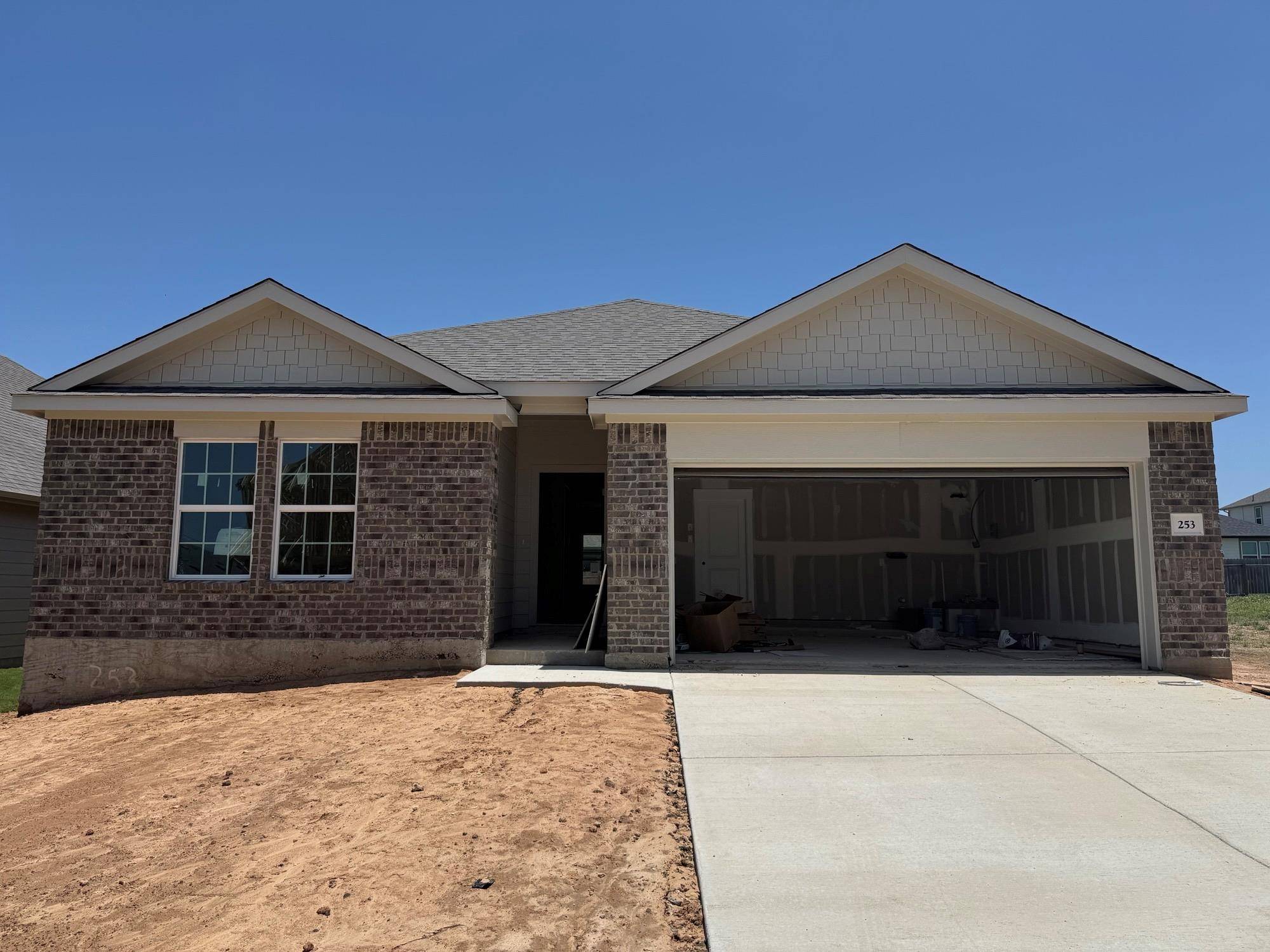 253 Seattle Slew DR, Jarrell, TX 76537
