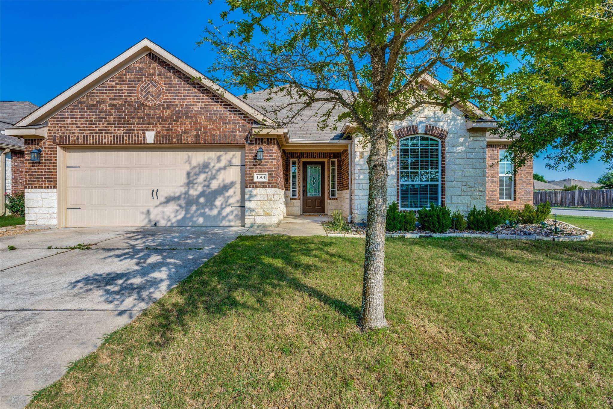 1301 Twin Estates DR, Kyle, TX 78640