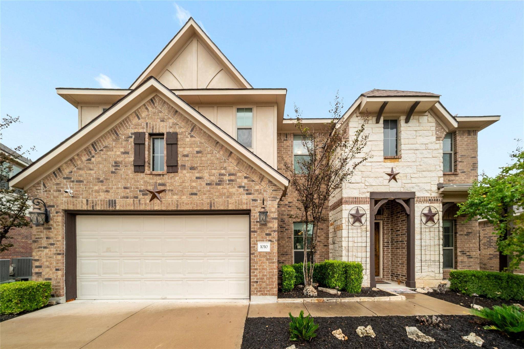 1010 S Pasture DR, Hutto, TX 78634