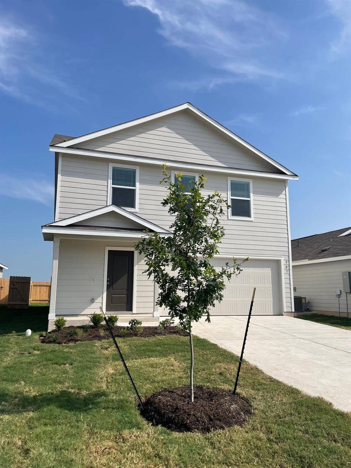 207 California BND, Jarrell, TX 76537