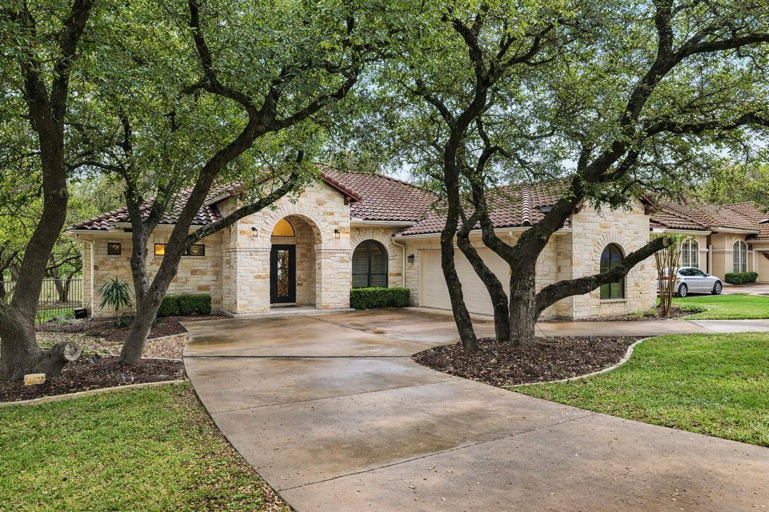 22 Cottondale RD, The Hills, TX 78738