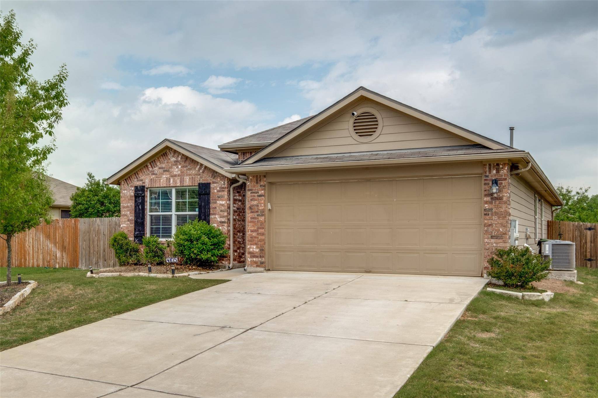 405 Camellia DR, Hutto, TX 78634