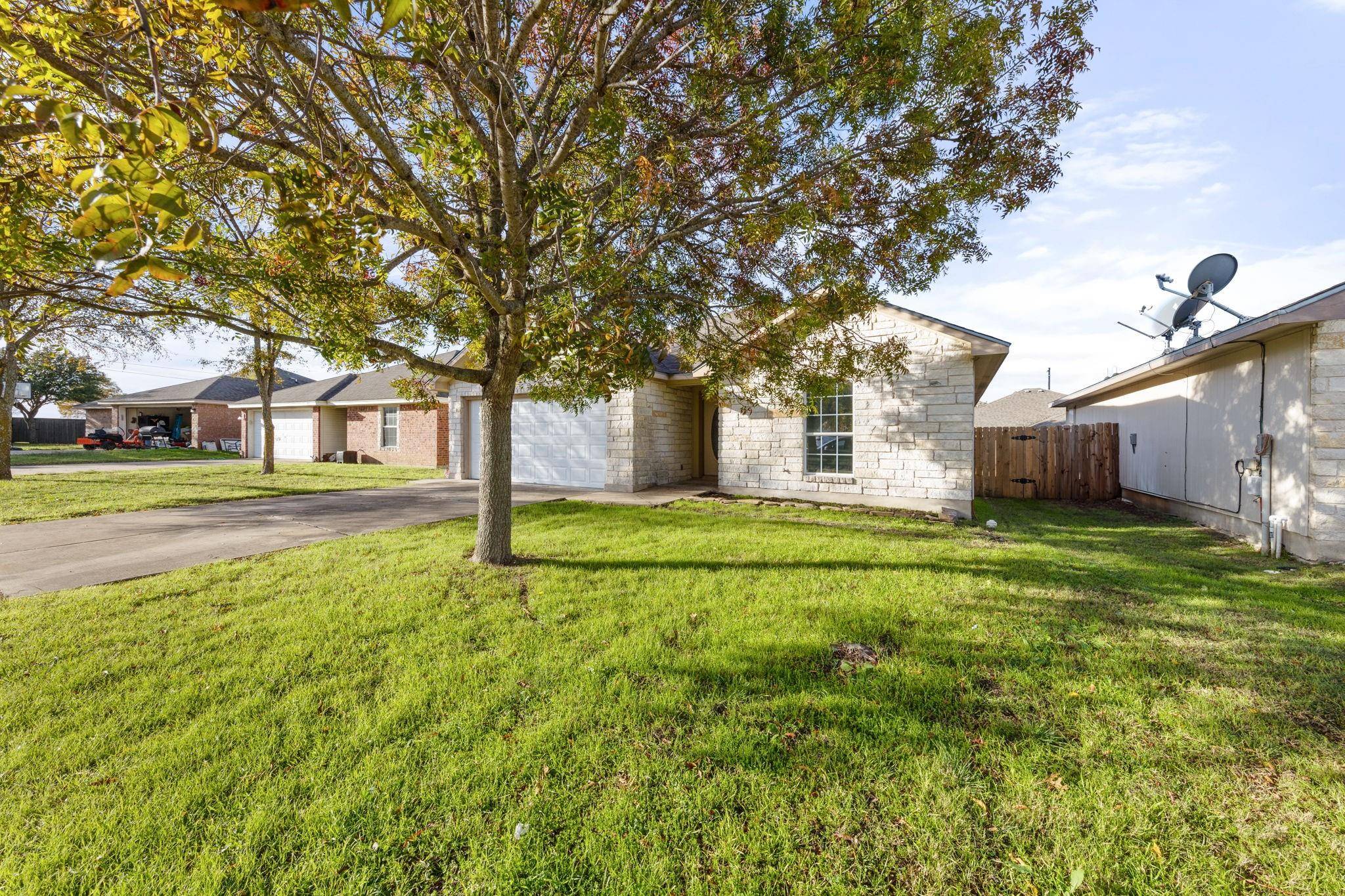 812 Ruby CT, Jarrell, TX 76537