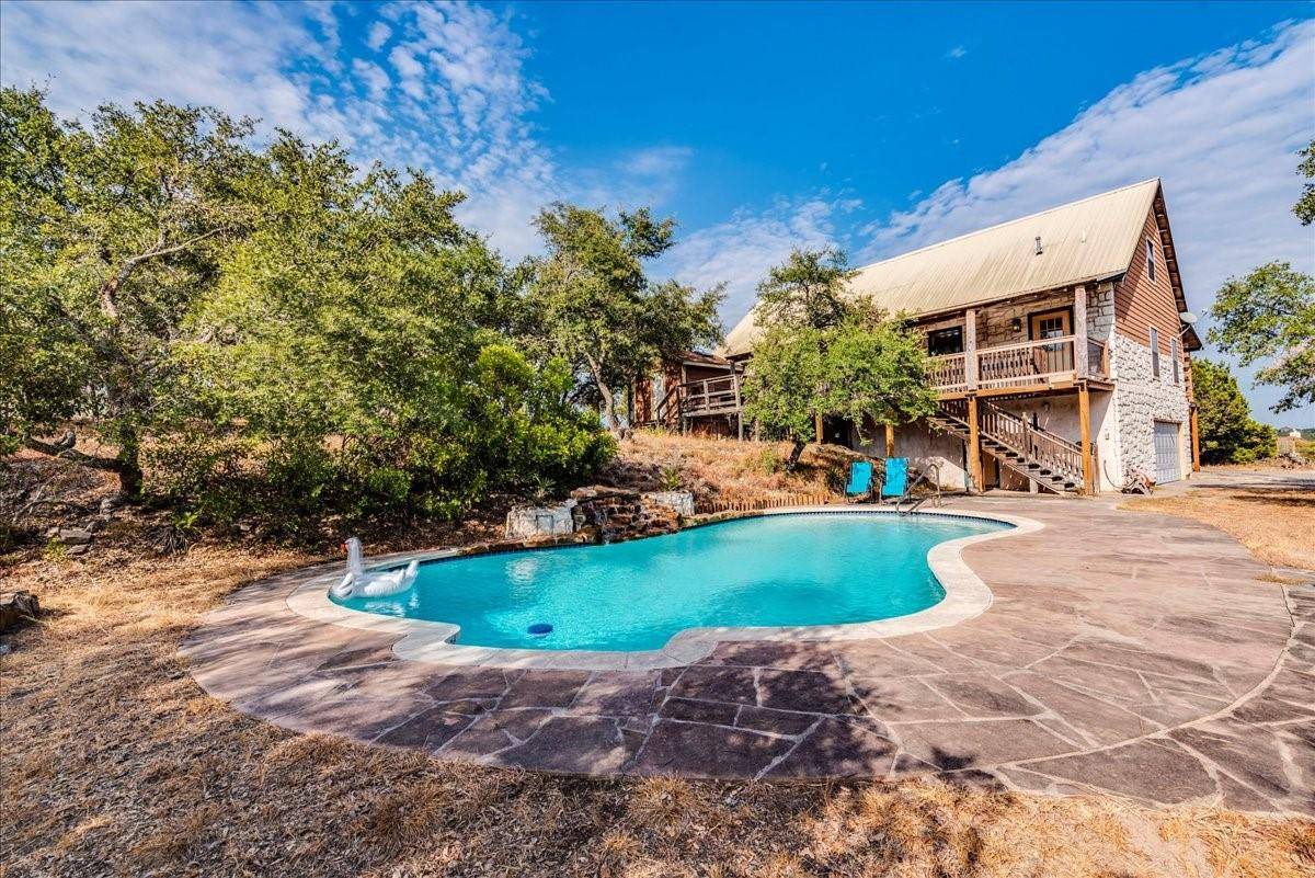 1012 Canyon View RD, Dripping Springs, TX 78620