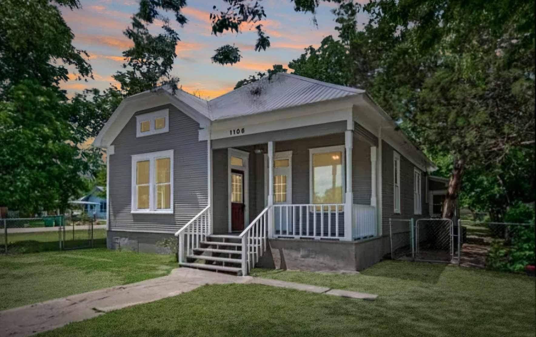1106 W 6th ST, Taylor, TX 76574