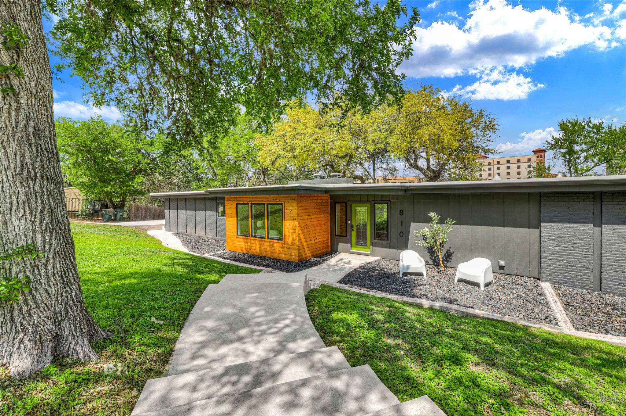 810 N Loop ST, San Marcos, TX 78666