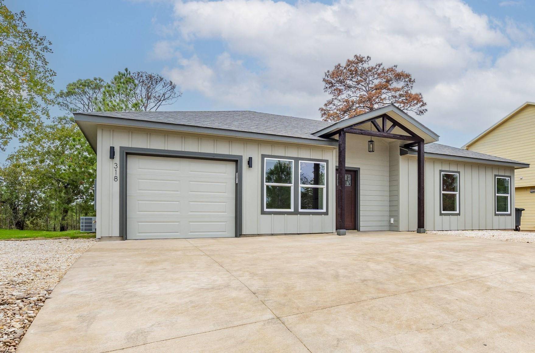 318 Tahitian DR, Bastrop, TX 78602