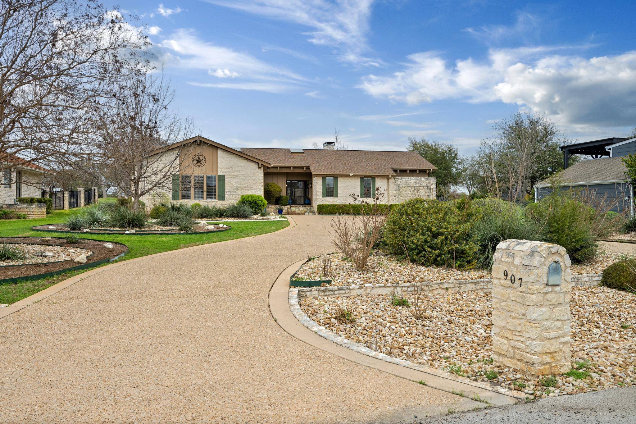 907 Vanguard ST, Lakeway, TX 78734