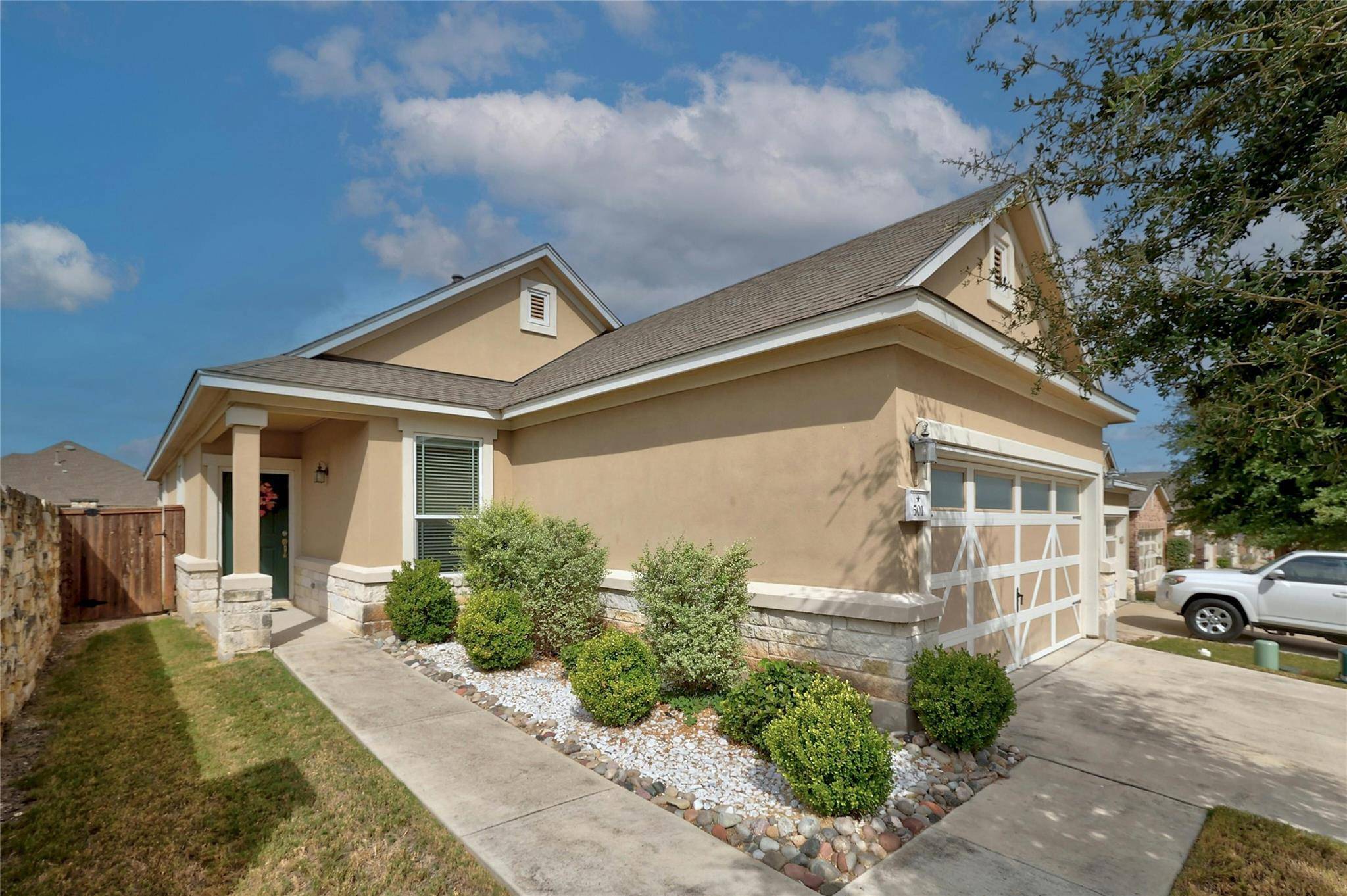 501 Bradford LN, Hutto, TX 78634