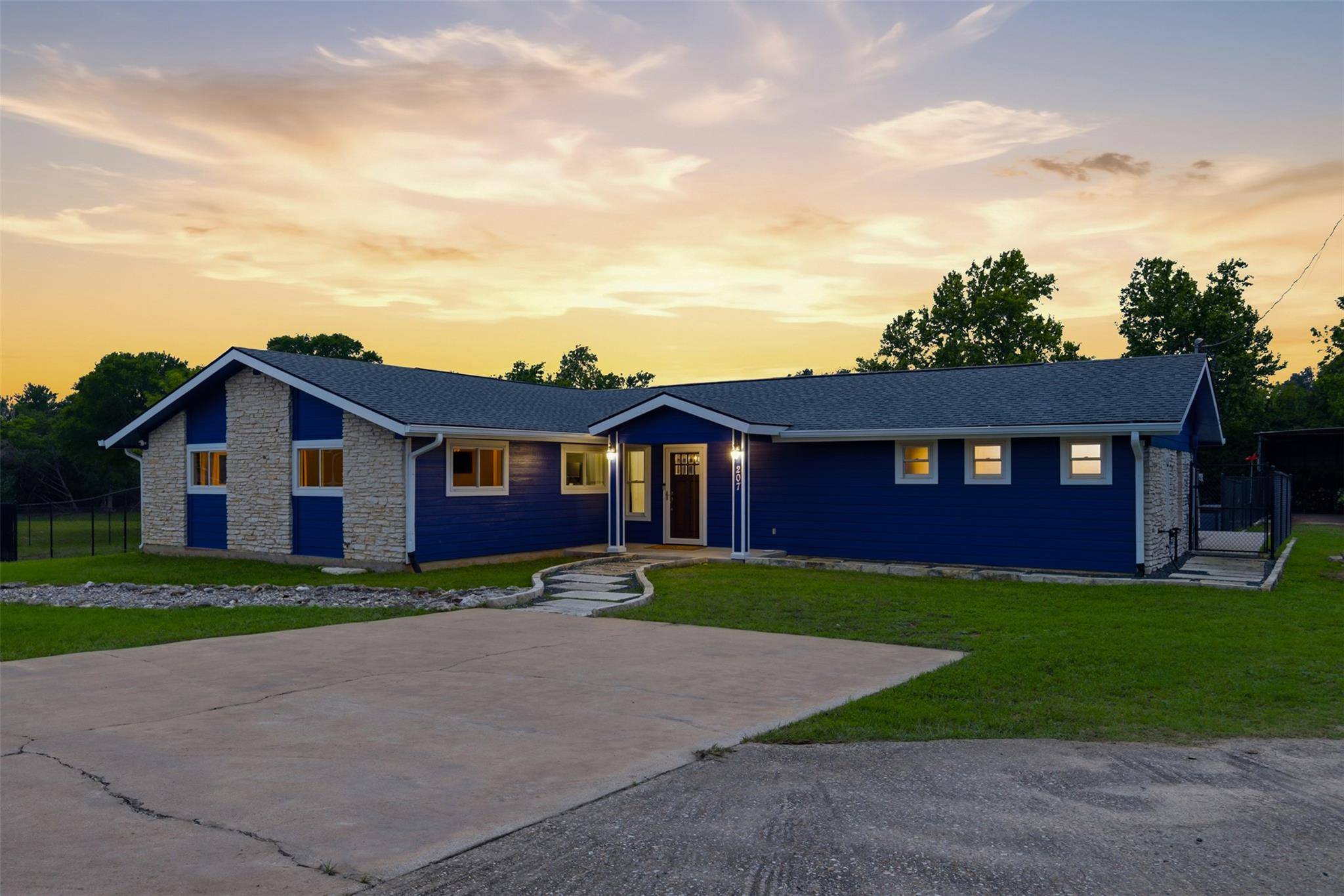 207 Cardinal LN, Cedar Park, TX 78613