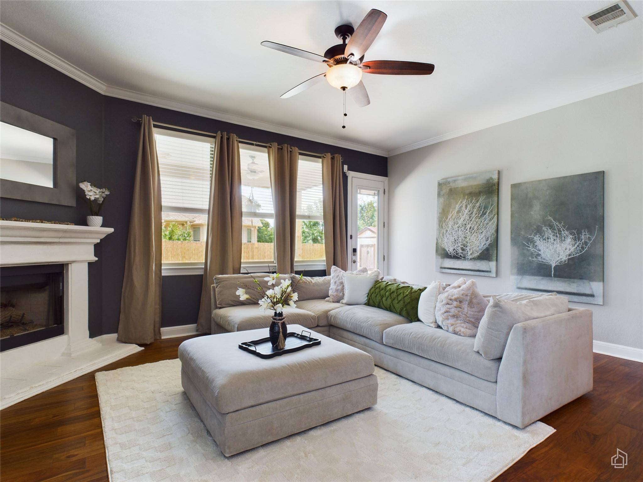 556 Oyster CRK, Buda, TX 78610