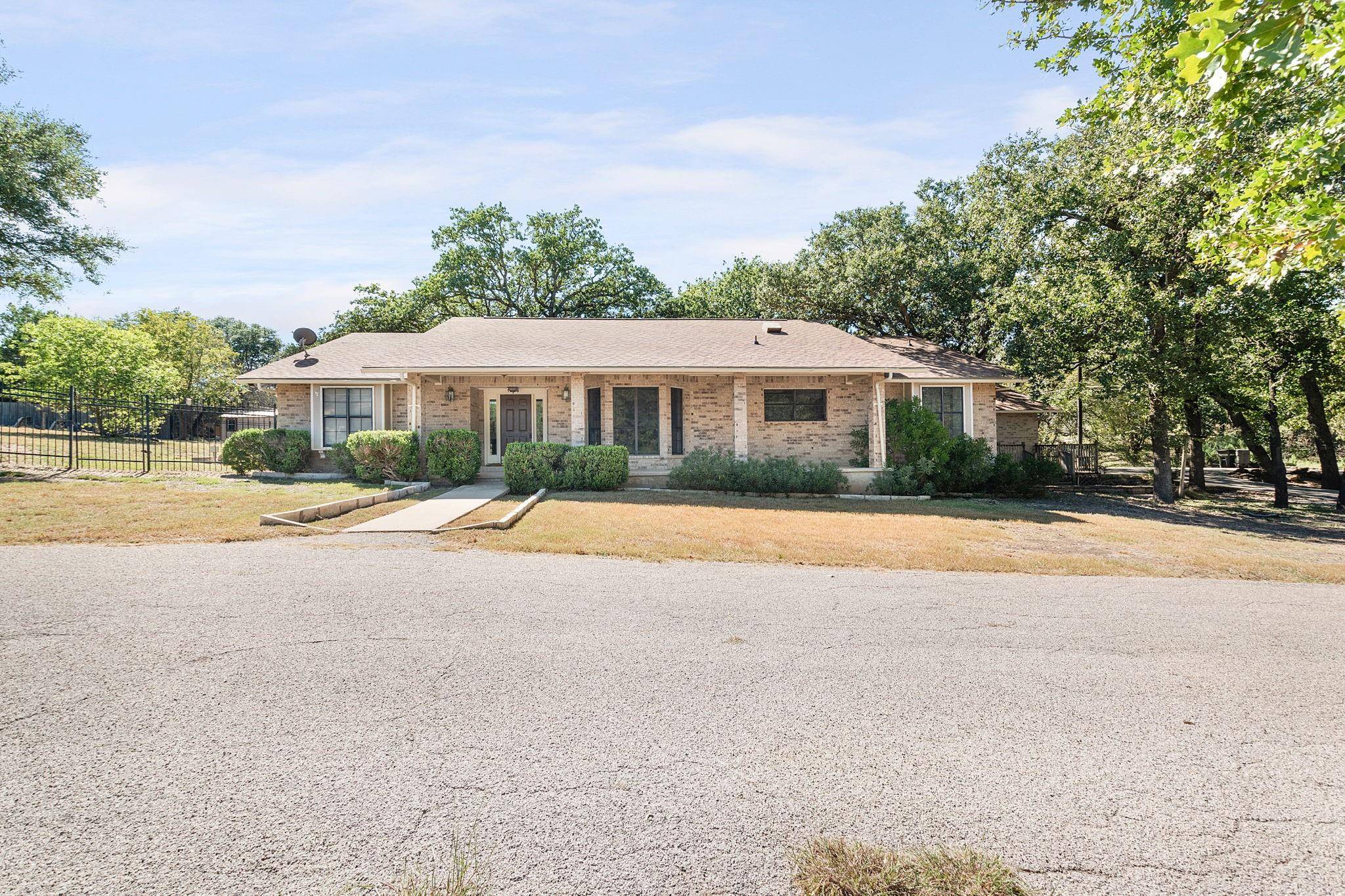 1208 S Willis ST, Lampasas, TX 76550
