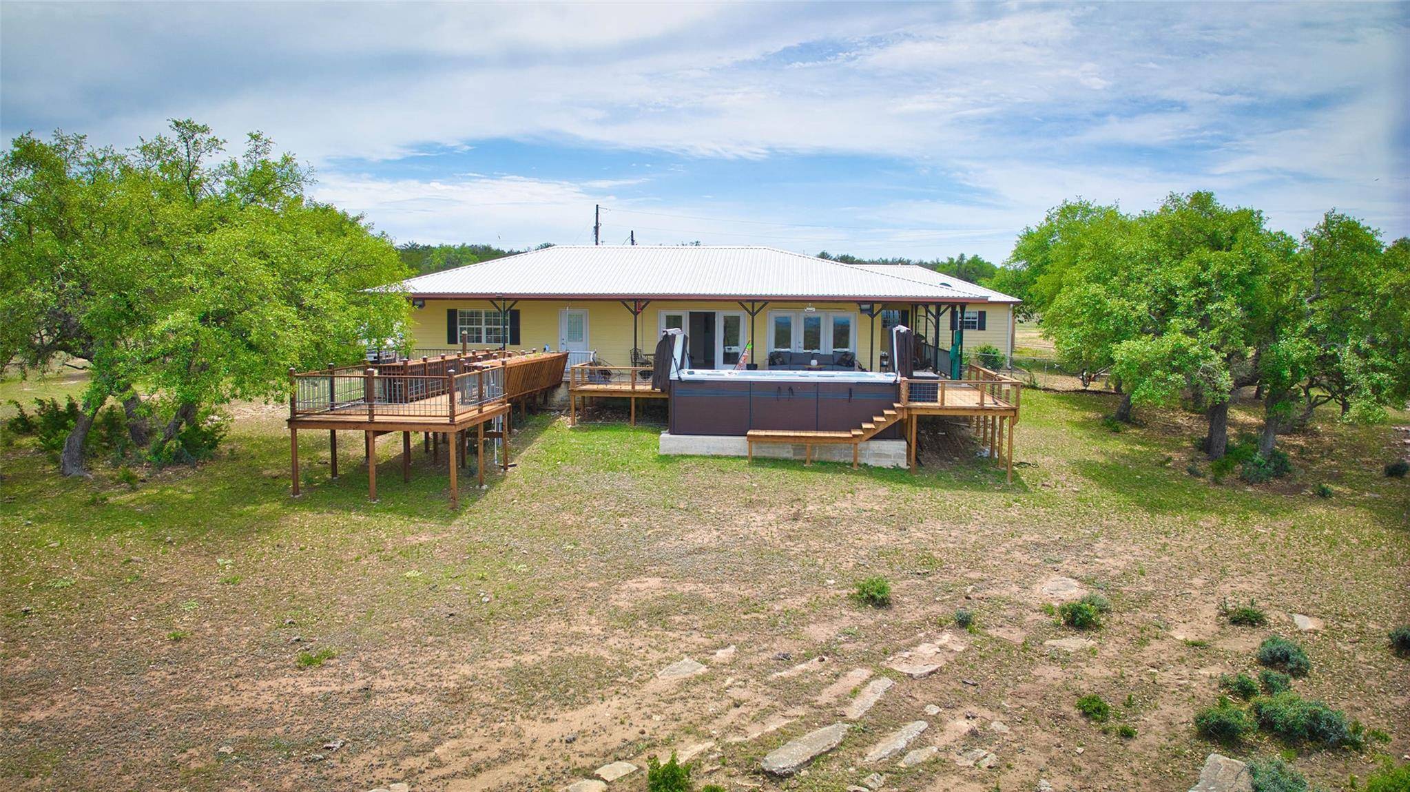 1941 Keese Sagebiel RD, Fredericksburg, TX 78624