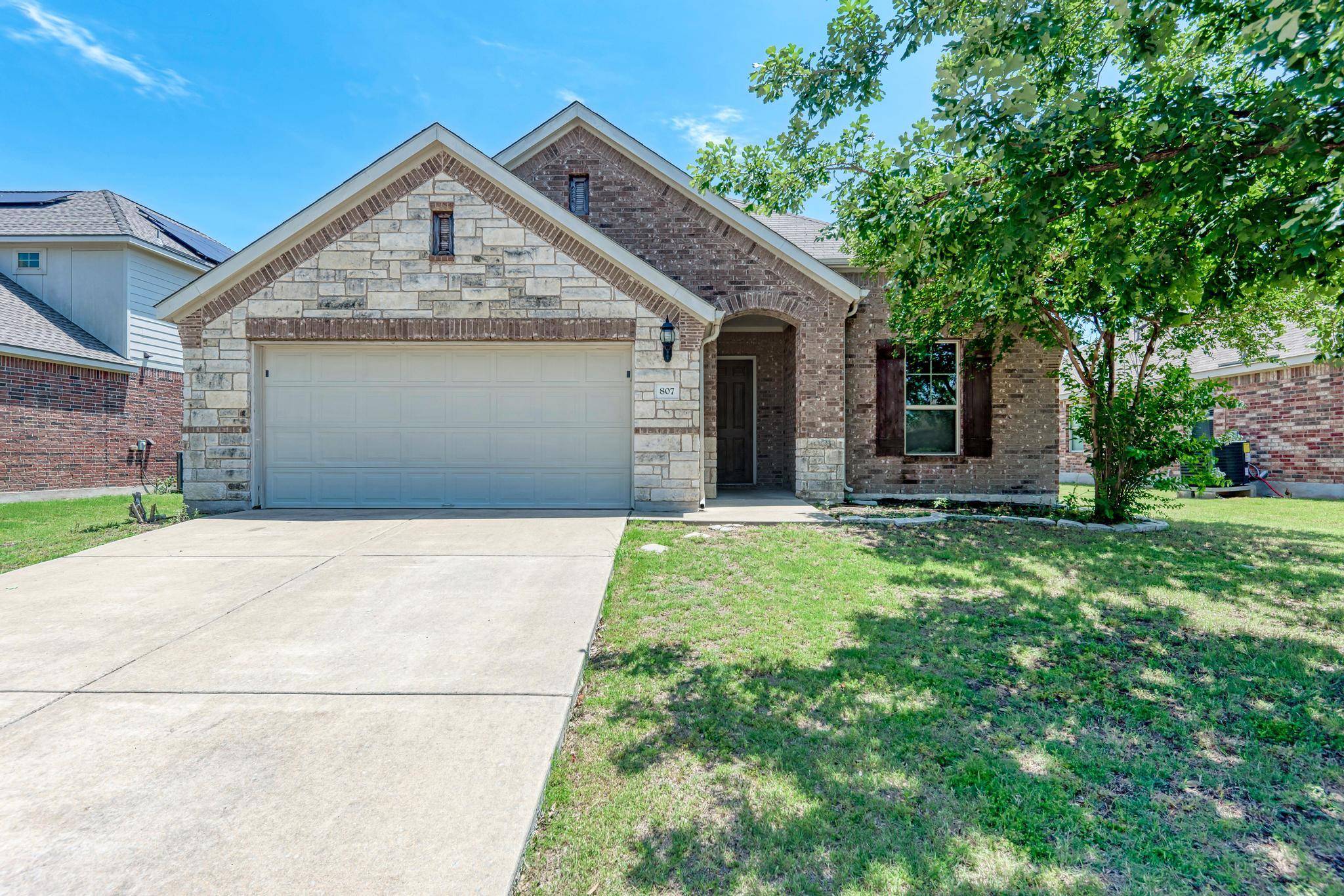 807 Farm House DR, Hutto, TX 78634