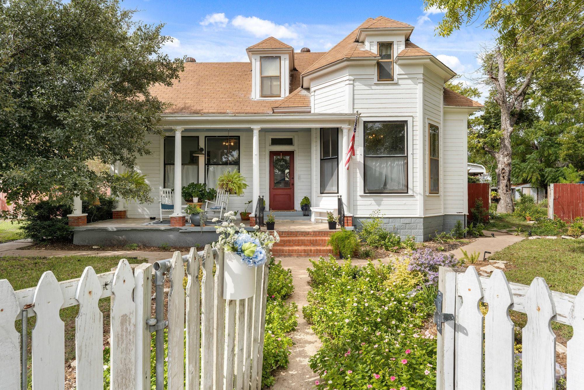 600 N Crockett Ave, Cameron, TX 76520