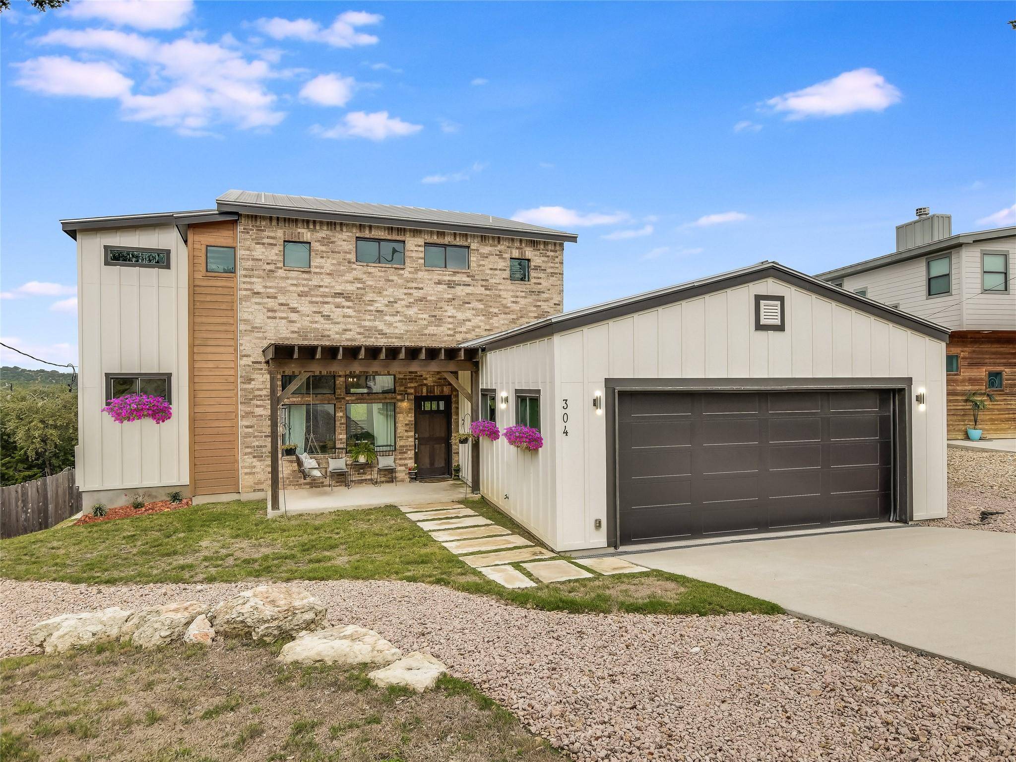 304 Sinclair DR, Spicewood, TX 78669