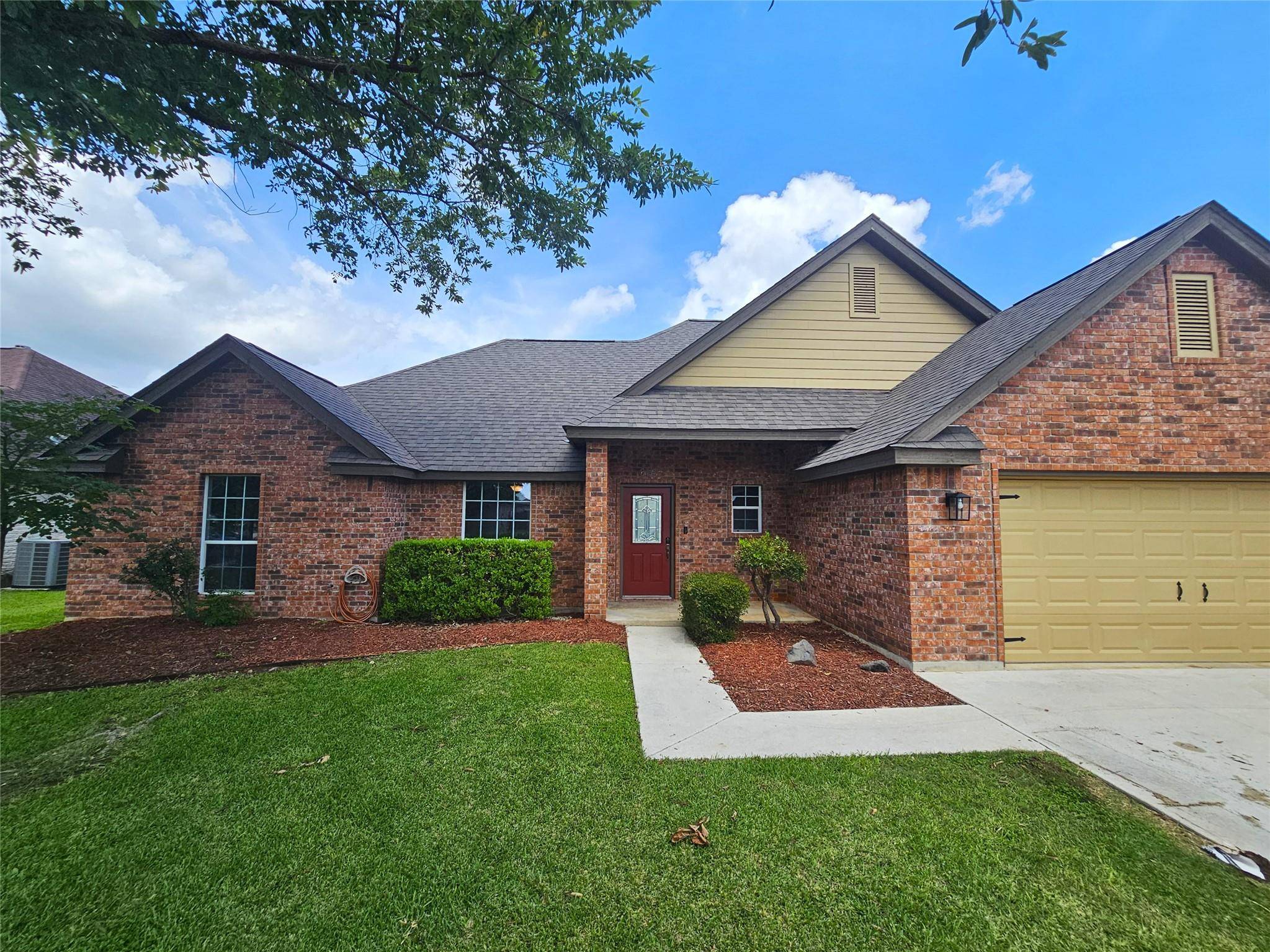 632 Garnet ST, Seguin, TX 78155