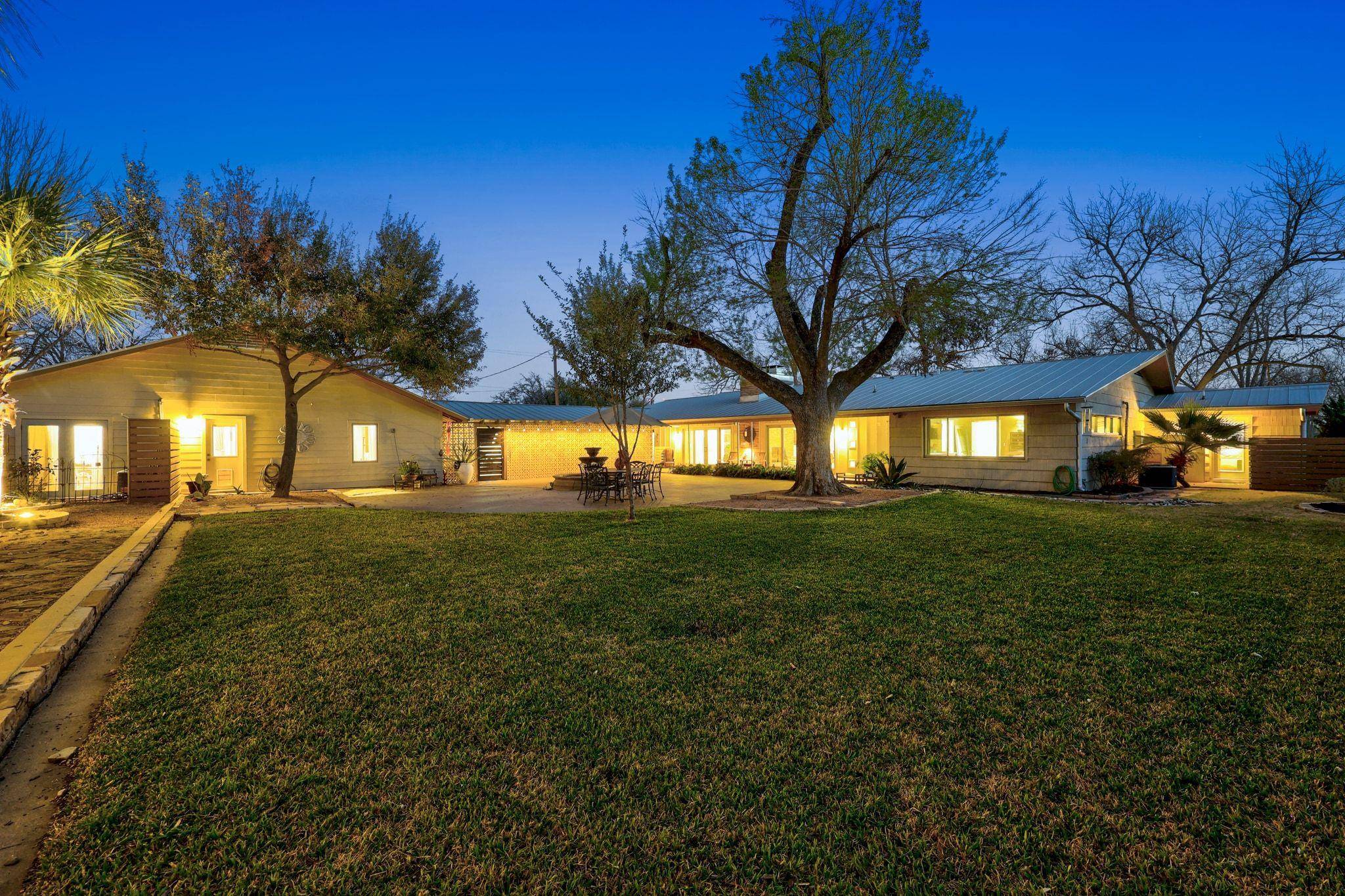 1405 E 18th ST, Georgetown, TX 78626