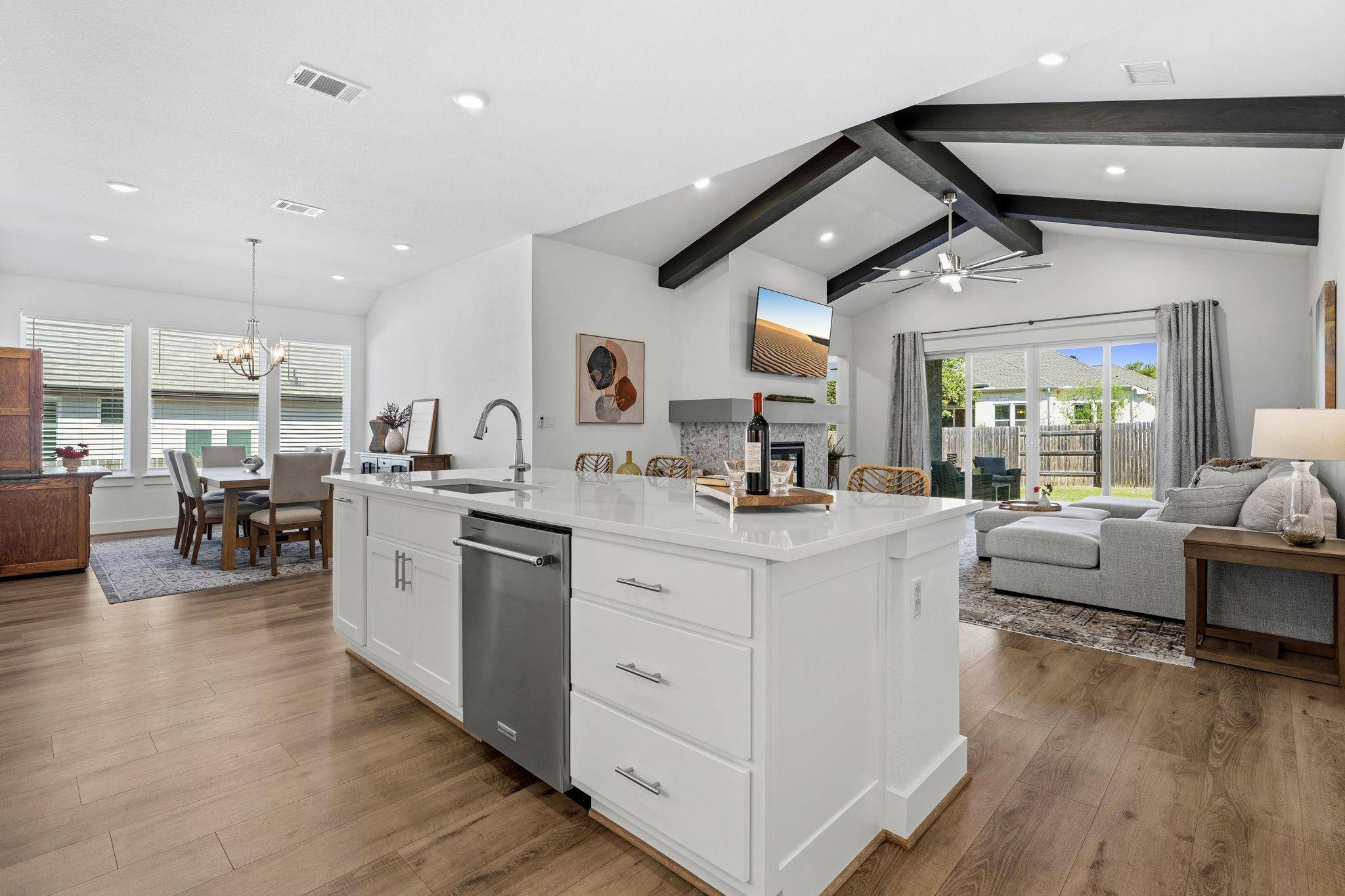 306 Bridge Water LOOP, Dripping Springs, TX 78620