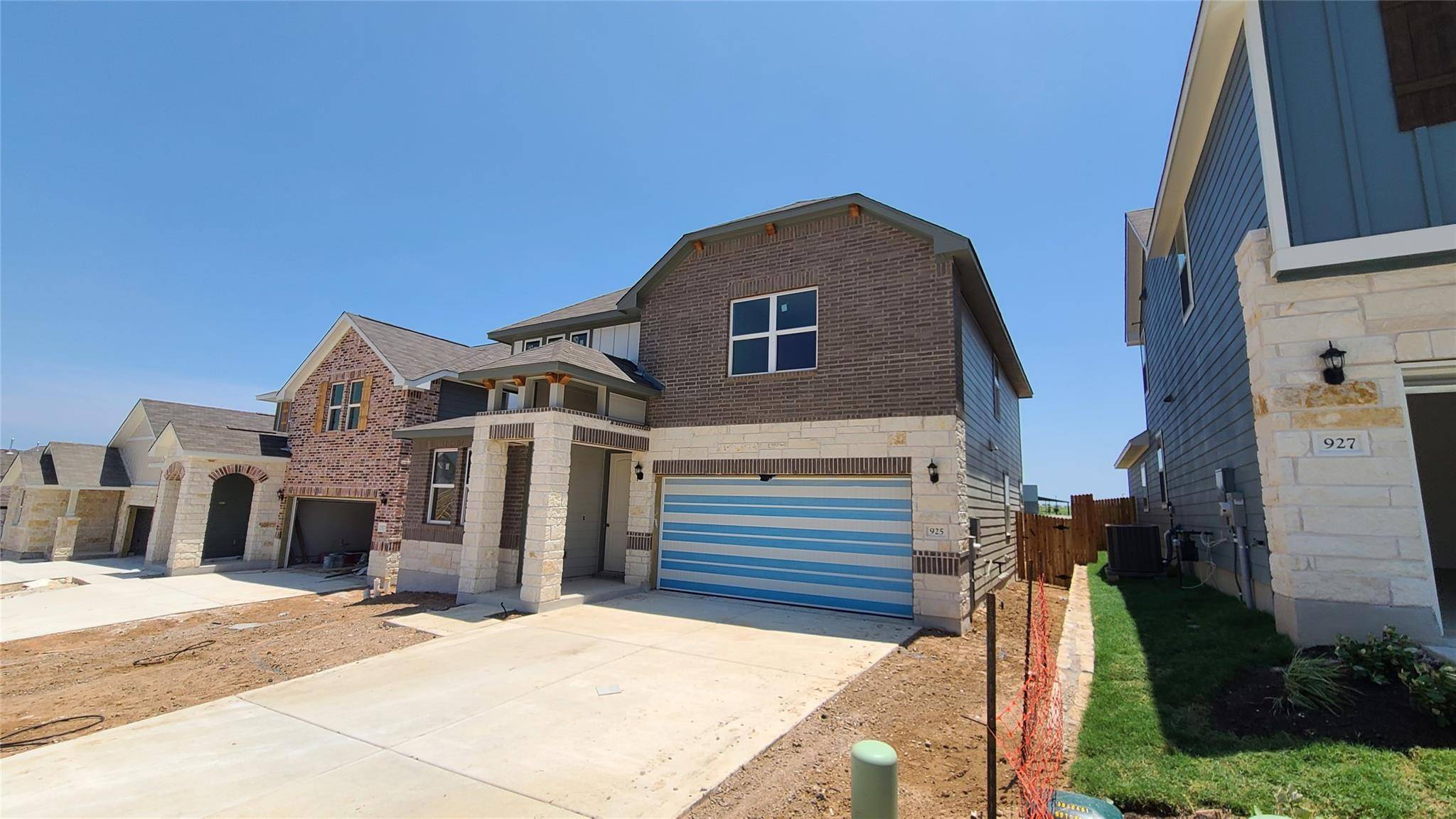 925 Palo Brea LOOP, Hutto, TX 78634