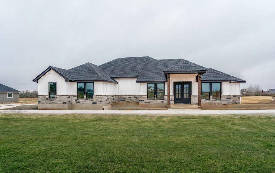 104 Hidden CV, Floresville, TX 78114