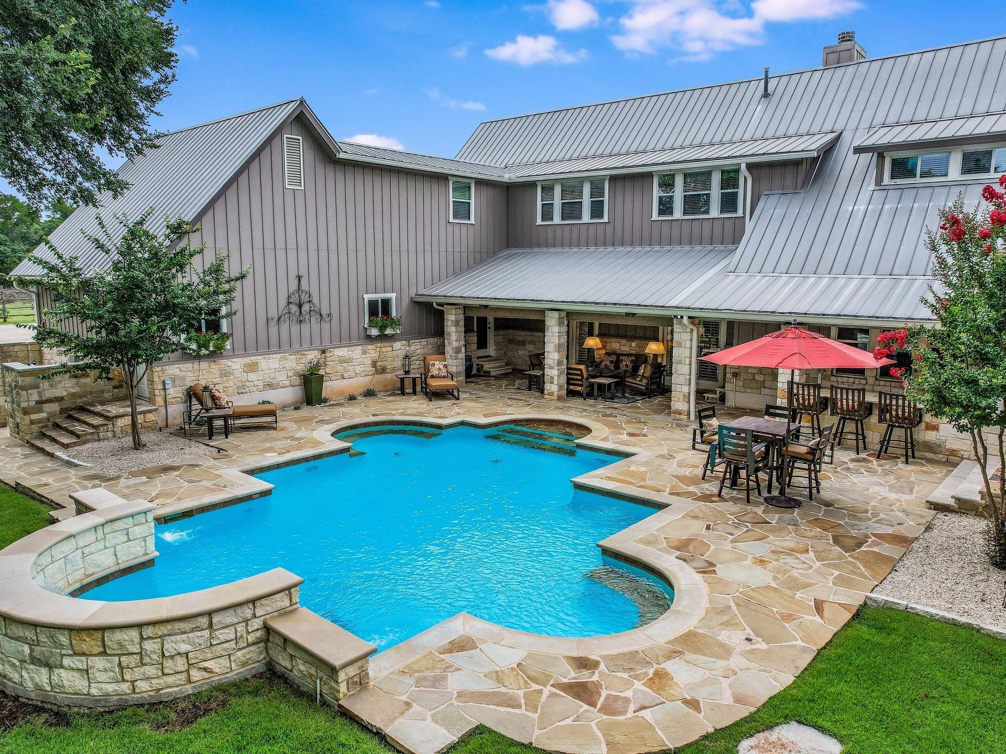 650 Enchanted Oaks DR, Driftwood, TX 78619