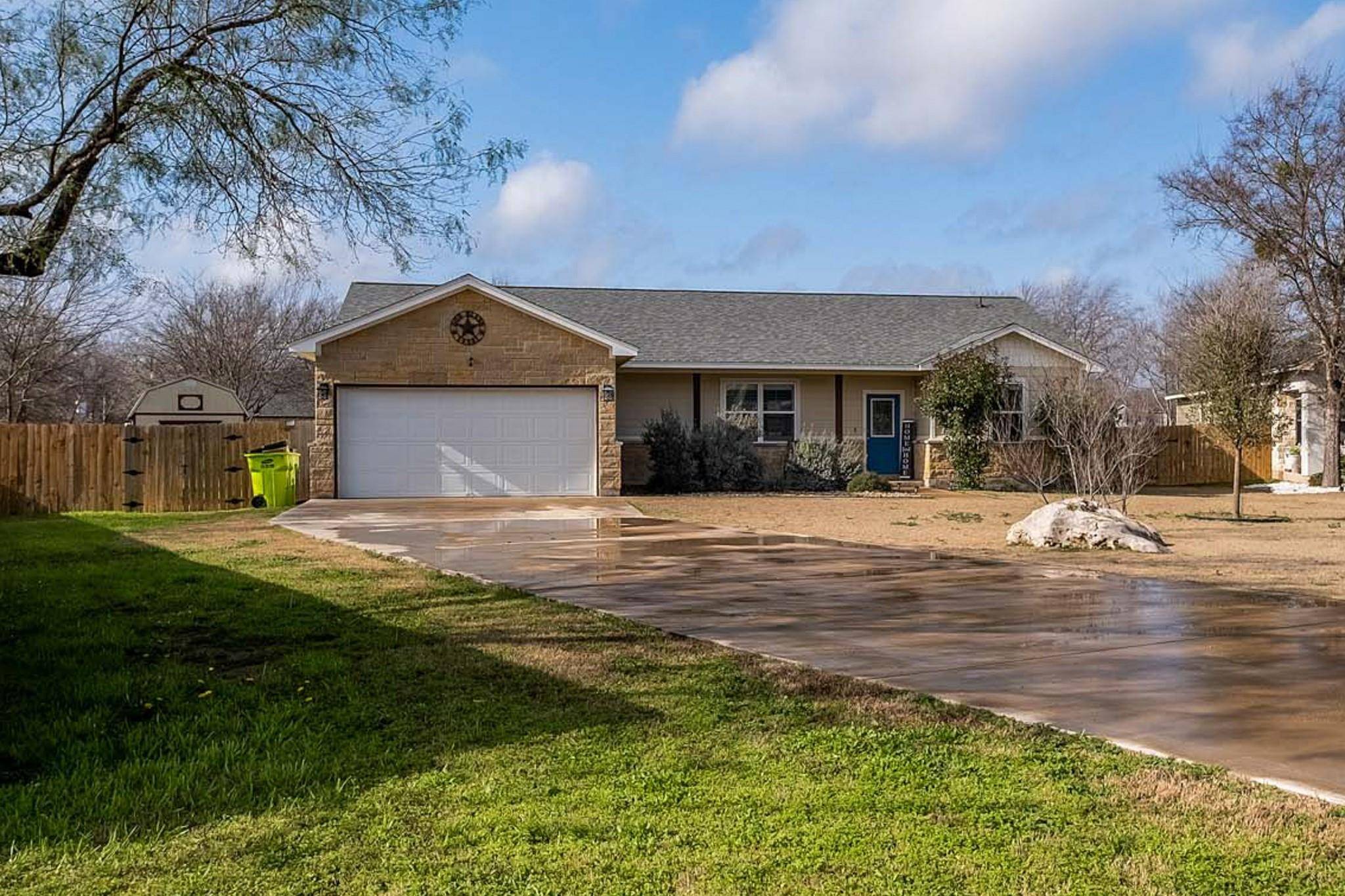 135 Naalehu CT, Bastrop, TX 78602