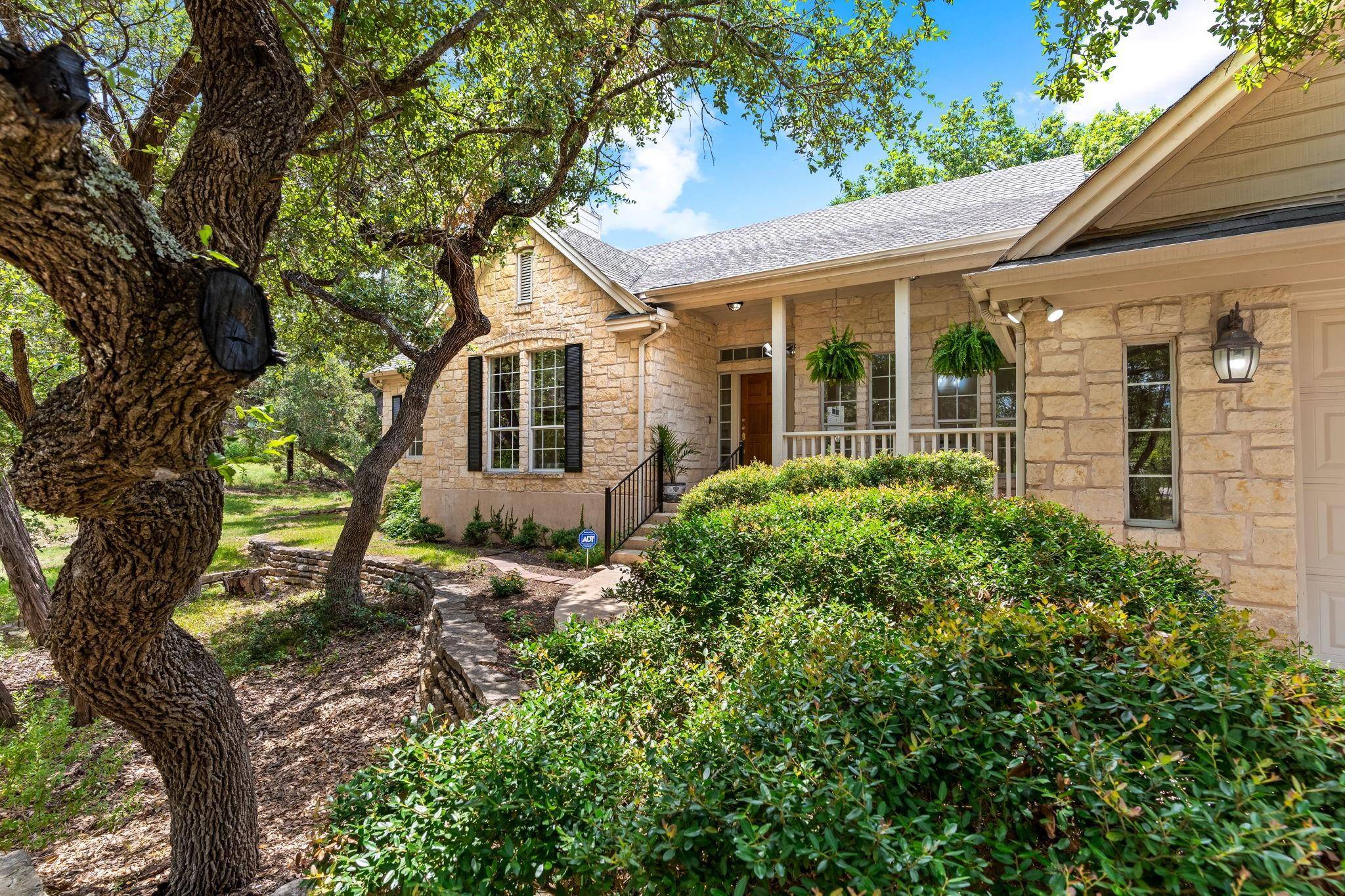 800 Blue Hills DR, Dripping Springs, TX 78620