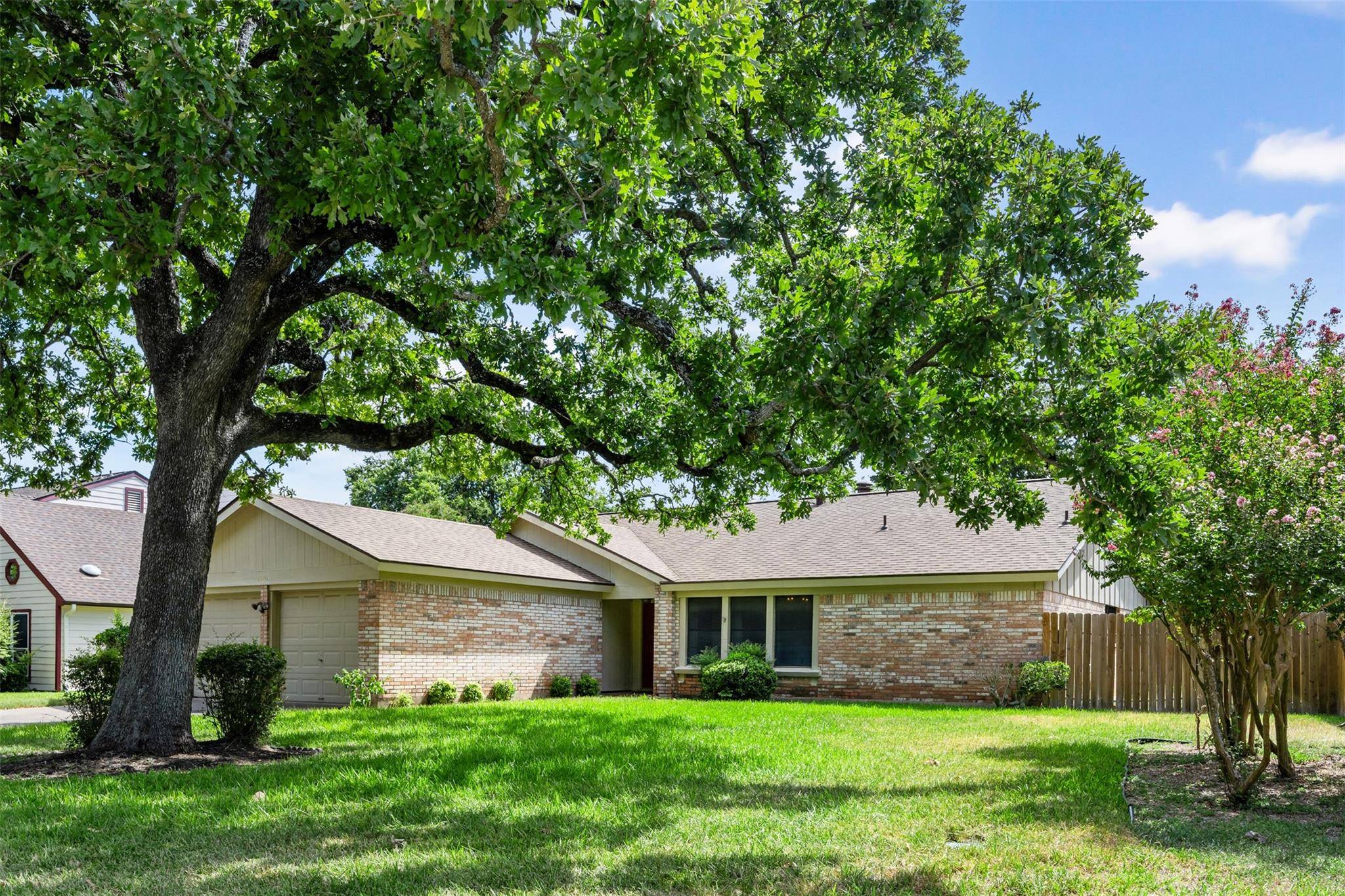 1601 Oakridge DR, Round Rock, TX 78681