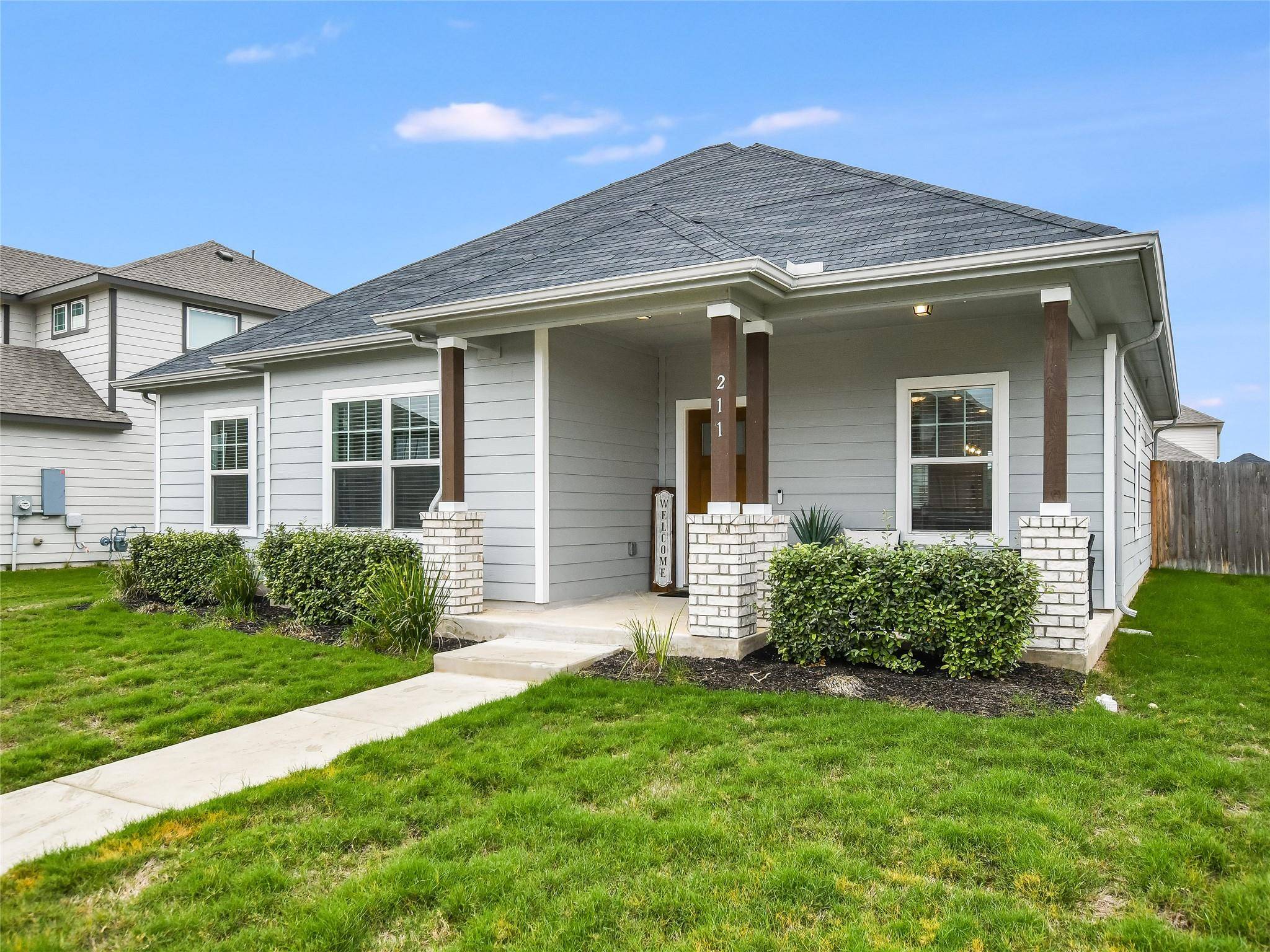 211 Oldbridge DR, Hutto, TX 78634