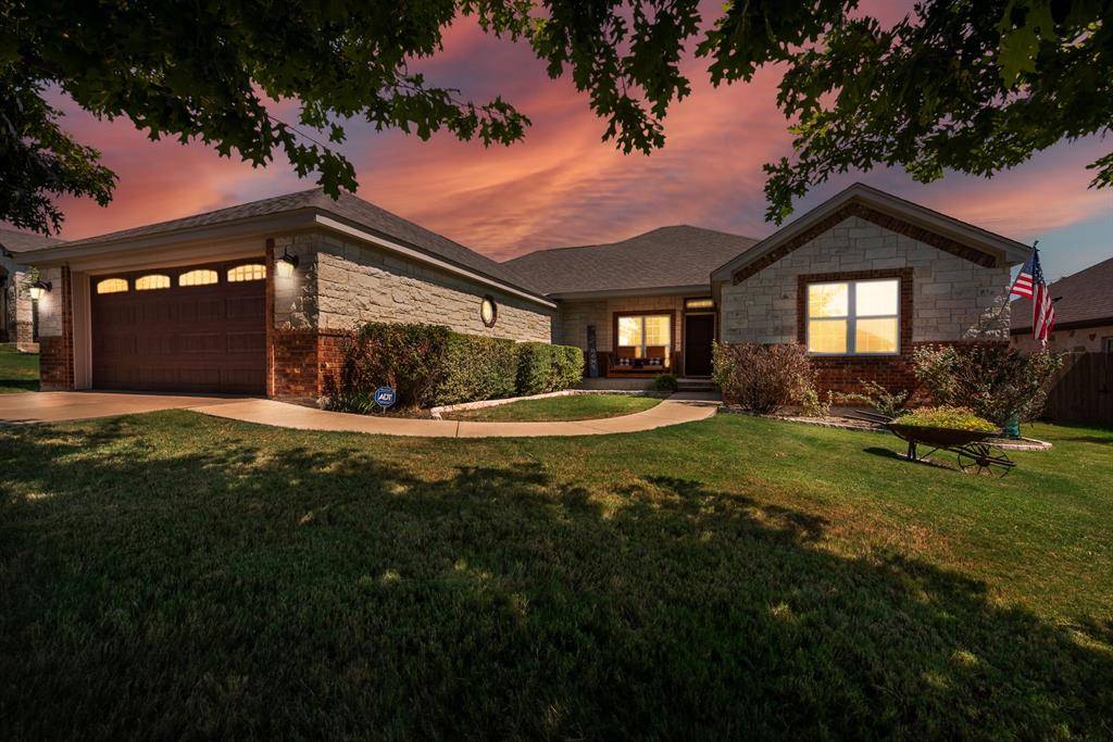 201 Jake DR, Jarrell, TX 76537