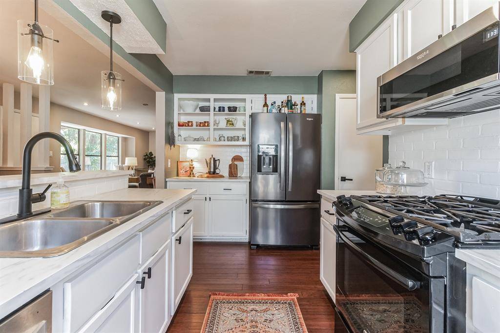 800 Braesgreen DR, Round Rock, TX 78664
