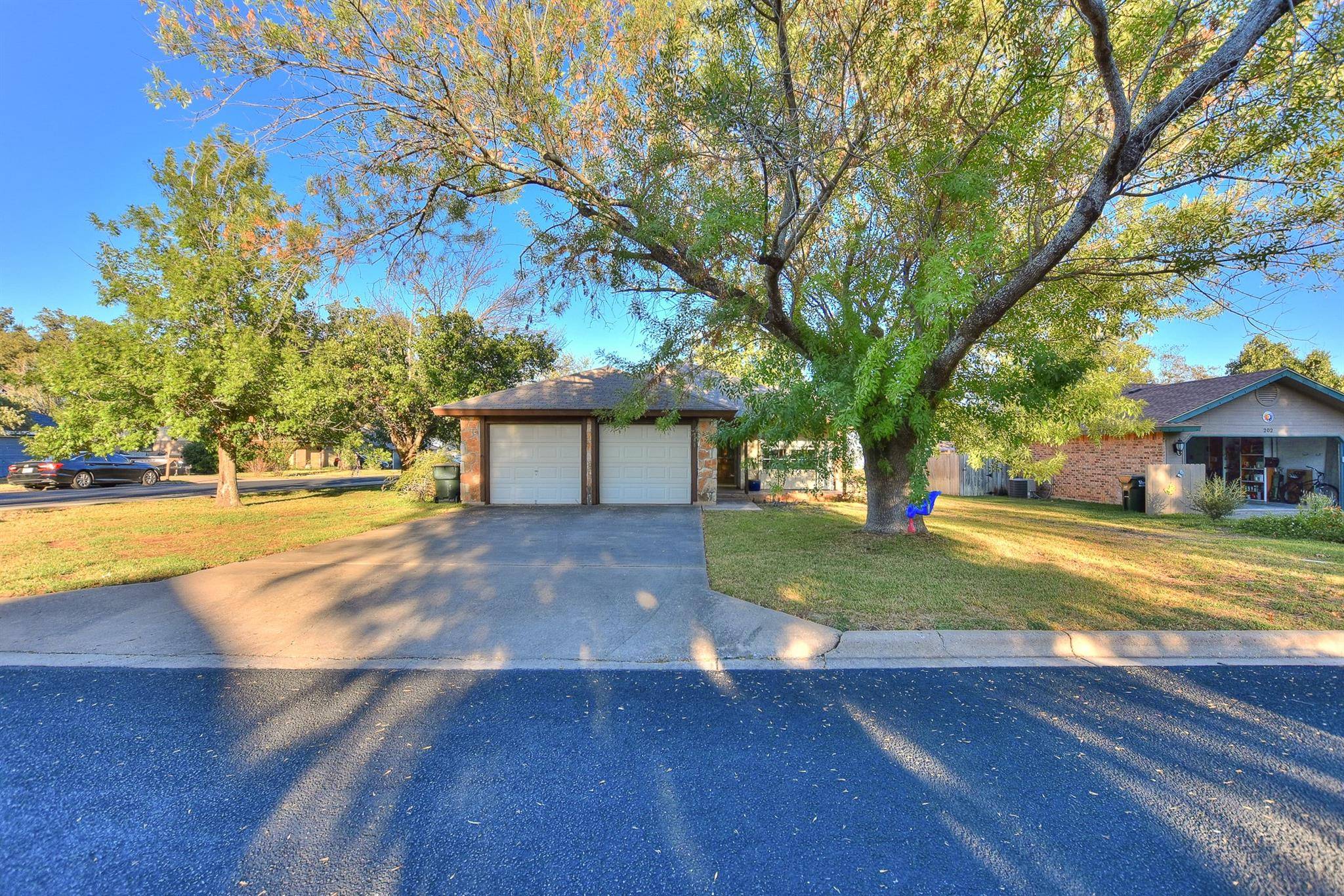 200 Pin Oak DR, Georgetown, TX 78628