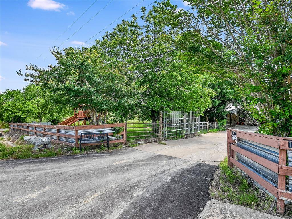 1651 County Road 137, Hutto, TX 78634