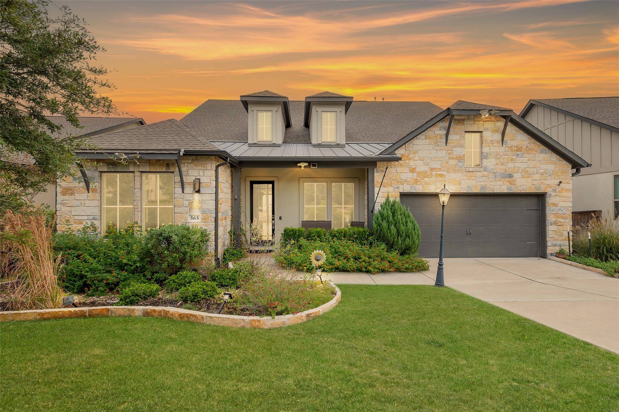 565 Dayridge DR, Dripping Springs, TX 78620