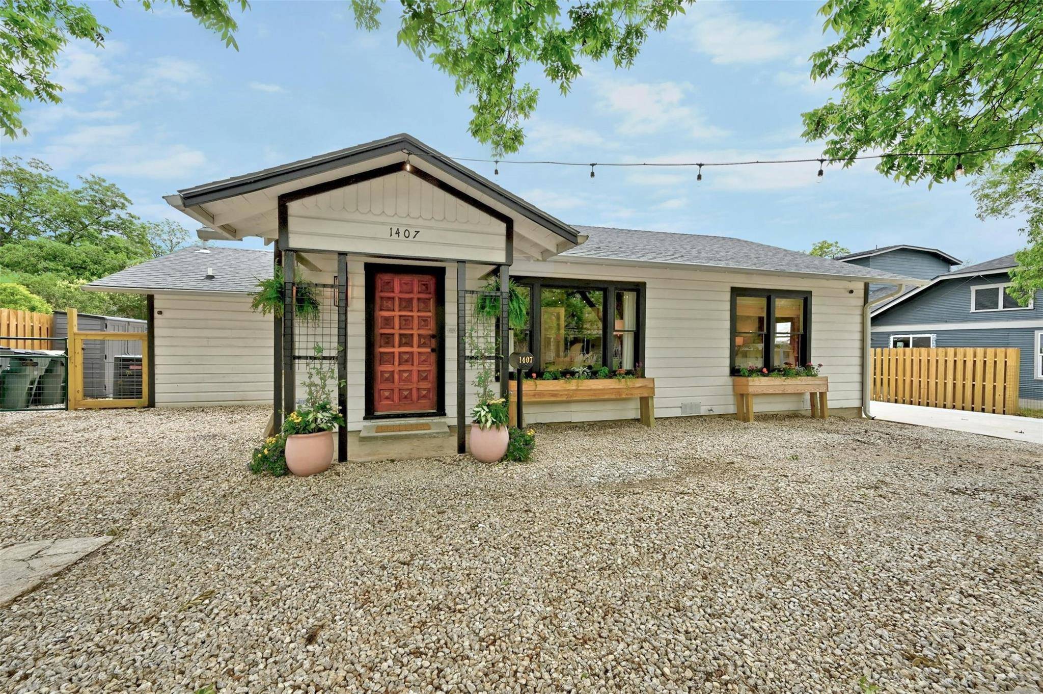 1407 W Hopkins ST, San Marcos, TX 78666