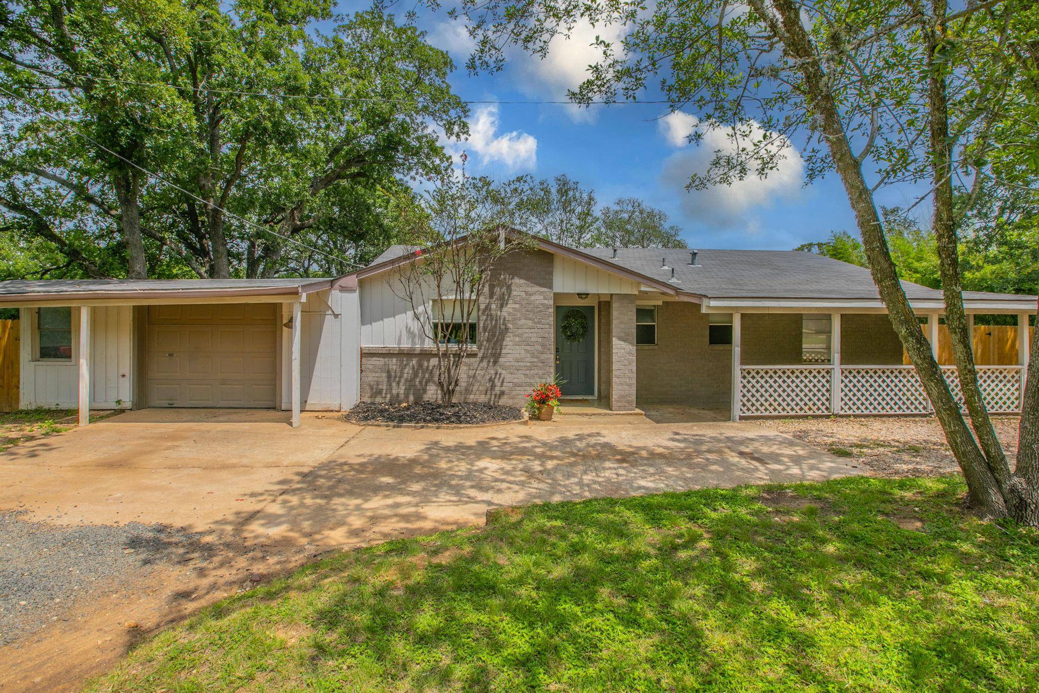 251 Cool Water DR, Bastrop, TX 78602