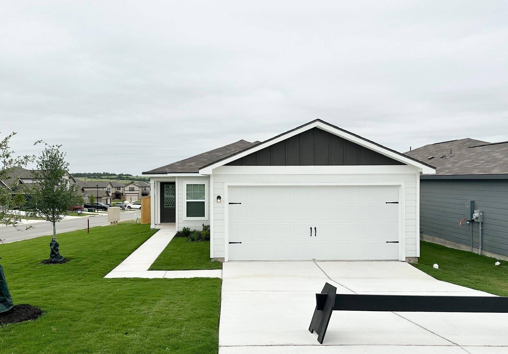 101 Morrison DR, Jarrell, TX 76537